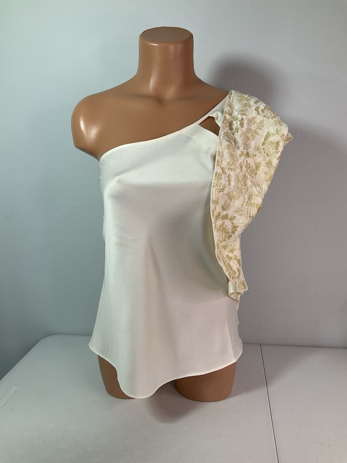 COOPER & ELLA Ivory Blouse w/Metallic Accents On One Shoulder. Sz Sm. NEW.