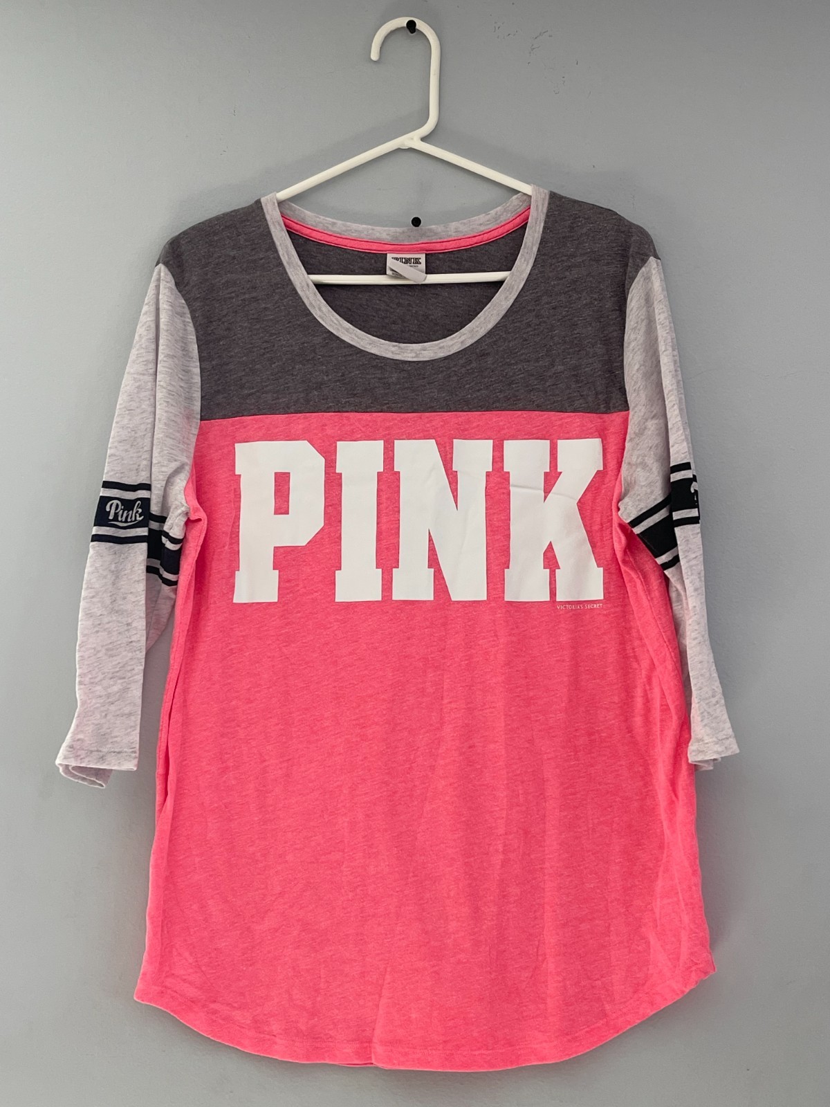 PRE-OWNED VICTORIA’S SECRET PINK COLOR BLOCK RAGLAN 3/4 SLEEVE SHIRT LARGE