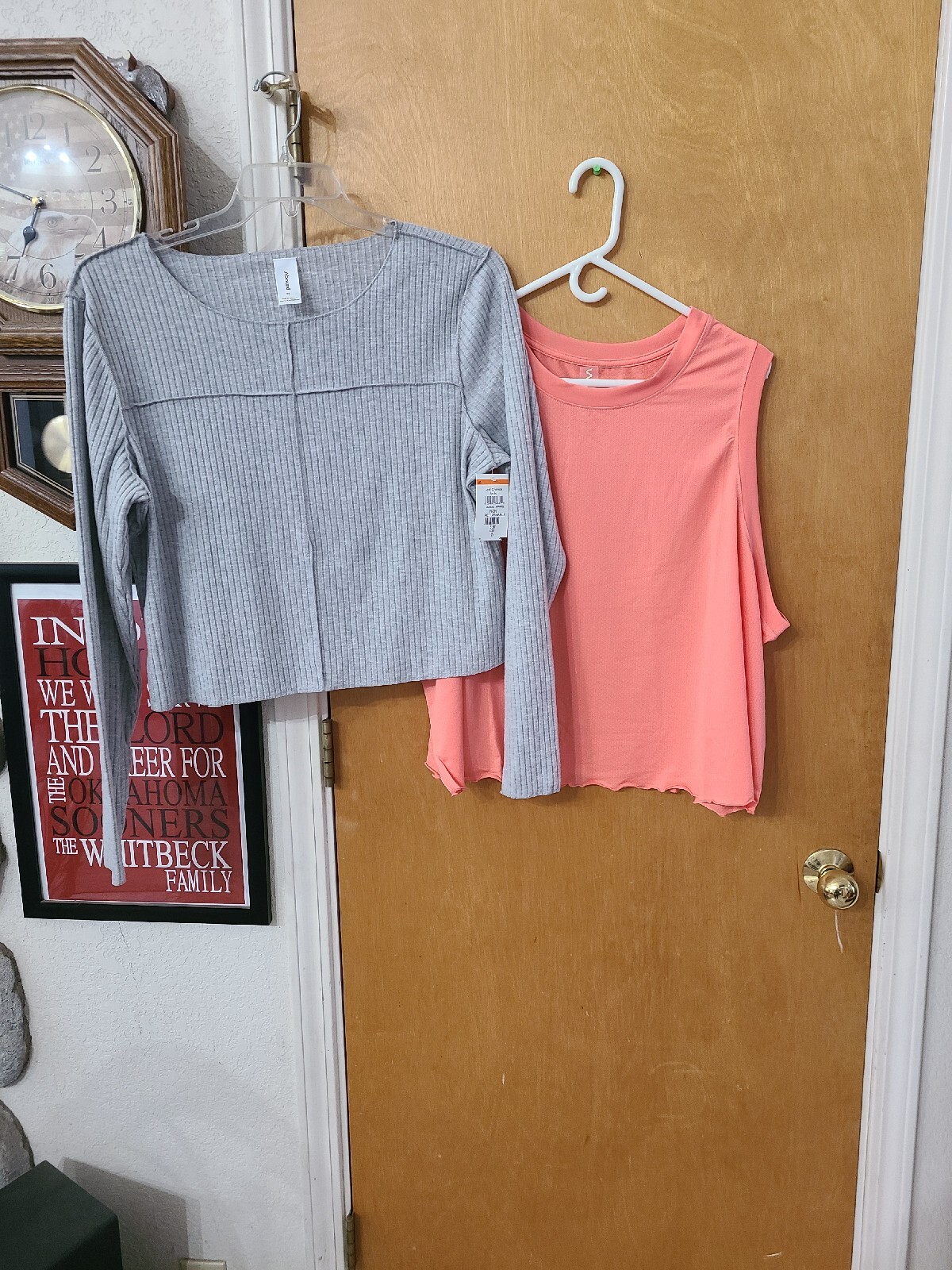 Lot Of 2 Women’s Tops, Abound Gray 2x Crop NWT & Wavvy 3x Coral Sleeveless NWOT