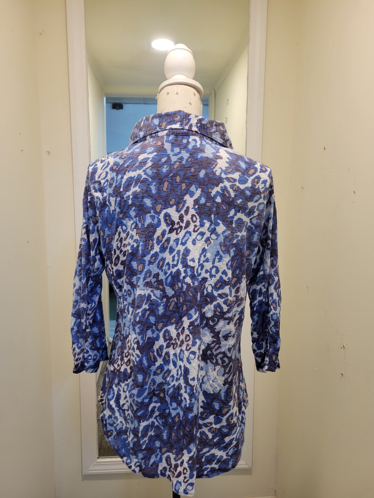 David Cline Blue White Leopard Animal Print Button-Up Collared 3/4 Sleeve M