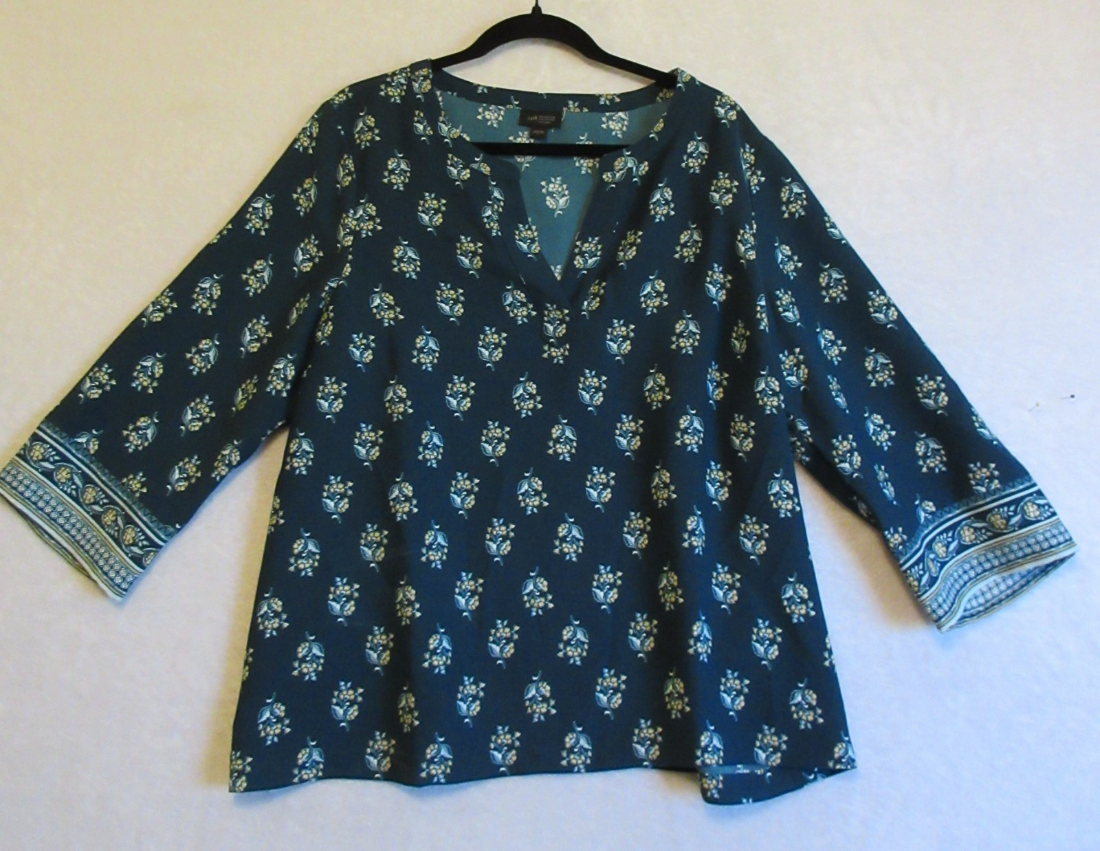 J Jill Wearever Collection easy care blouse Woman Large Green Floral Print V Nec