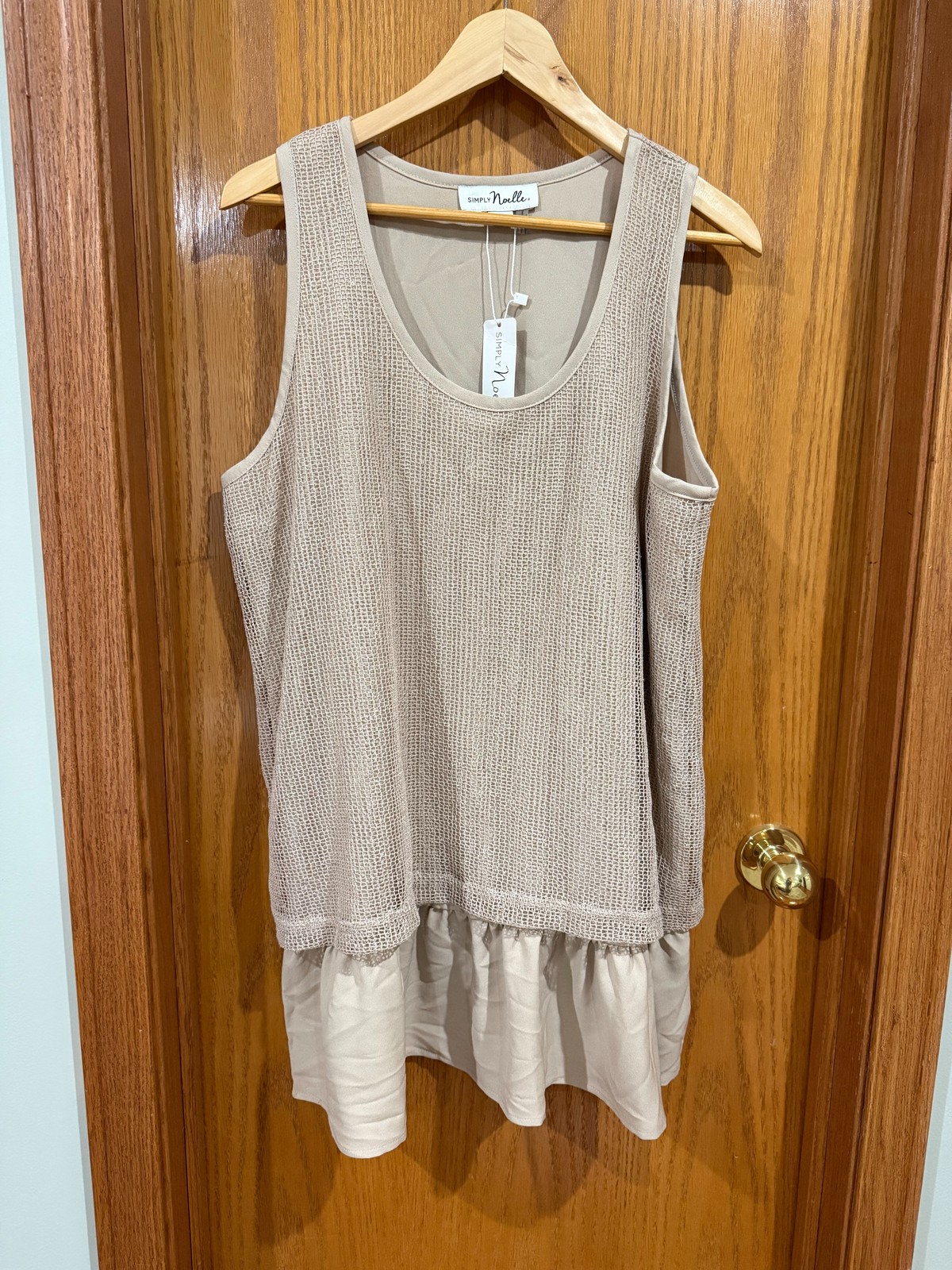 Simply Noelle Beige Textured Tank Top Ruffle Hem Womens Sz L/XL