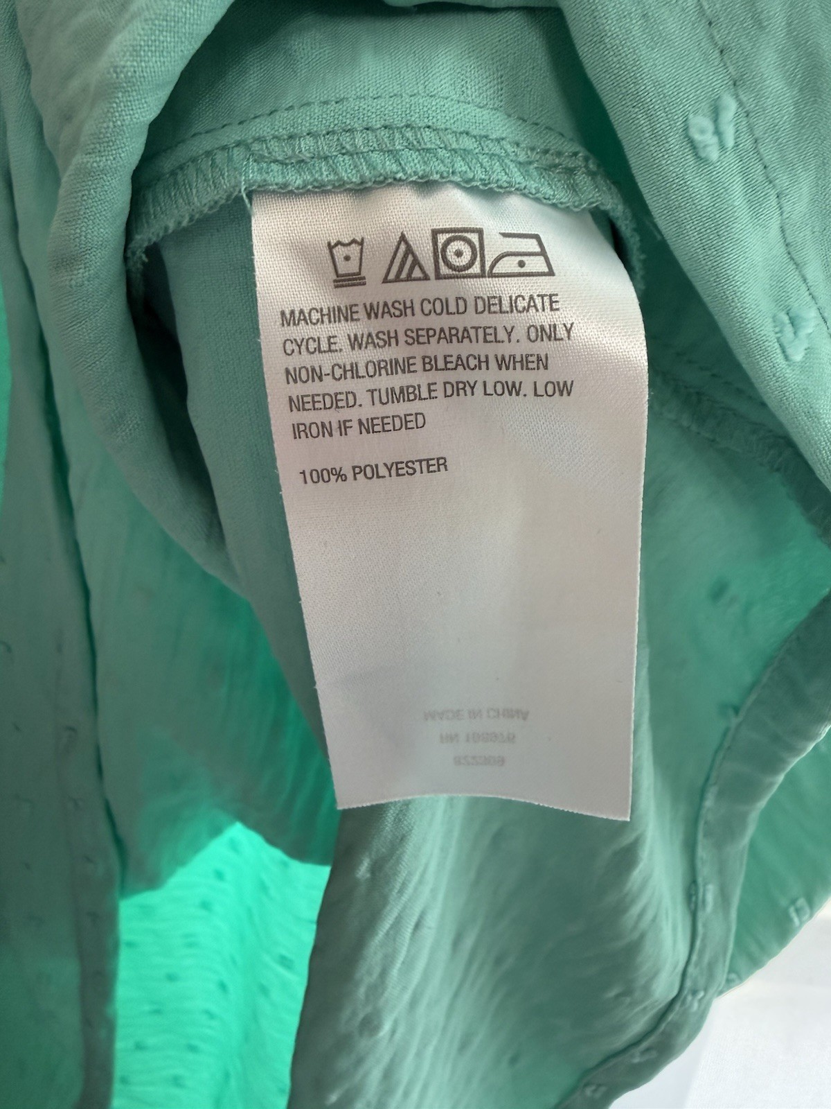IMAN Global Chic Top Medium Mint Green Swiss Dot Ruffle Neck Split V Blouse NWOT