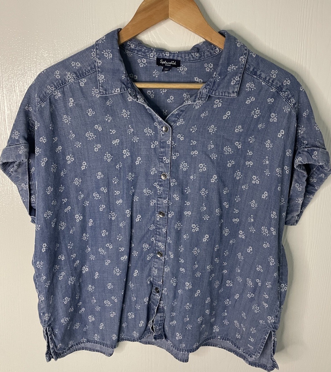 Splendid Small 100% Lyocell Chambray Floral Button Front Shirt Blue Short Sleeve