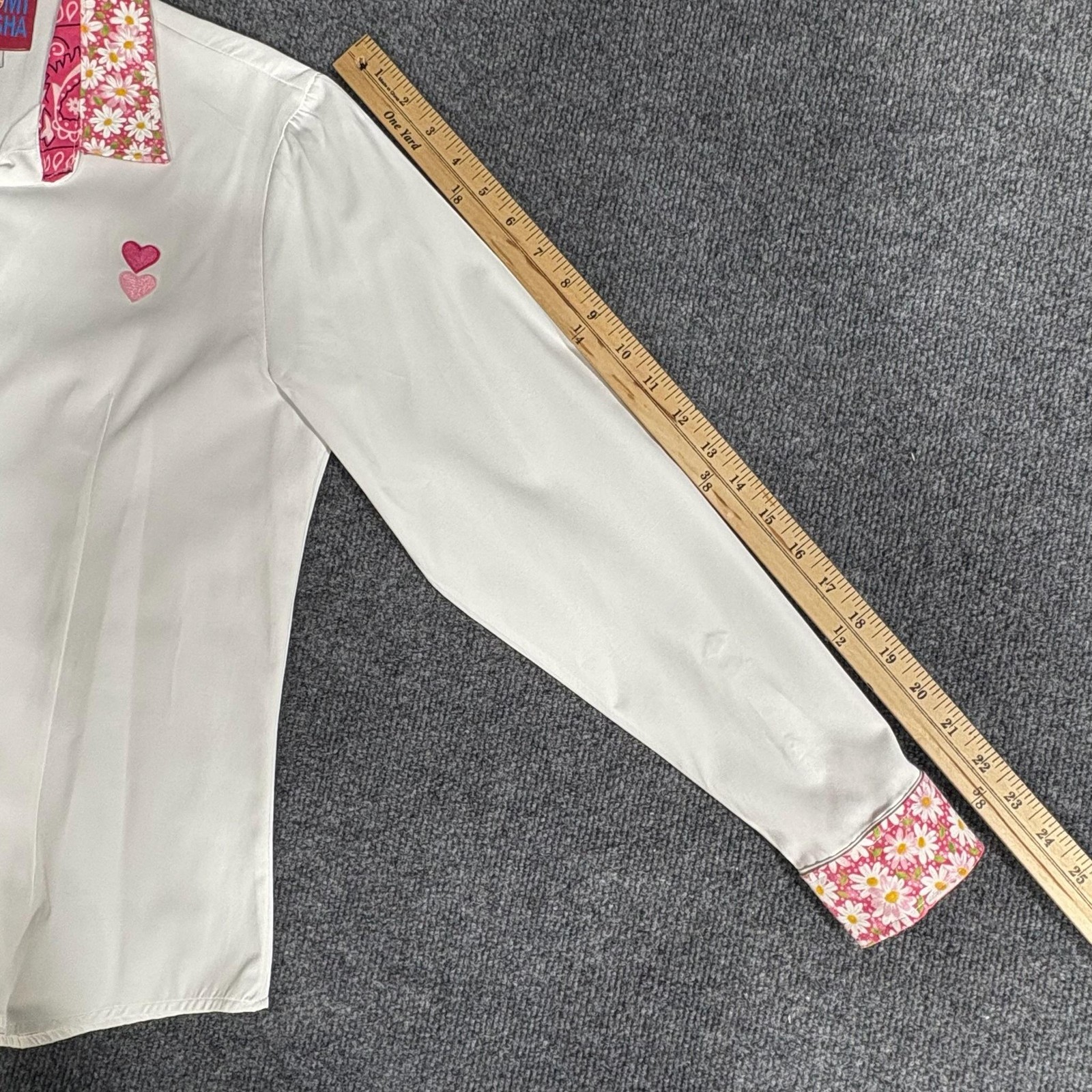 ROMI BASHA Shirt Womens Medium White Heart Floral Trim Button Front Valentines