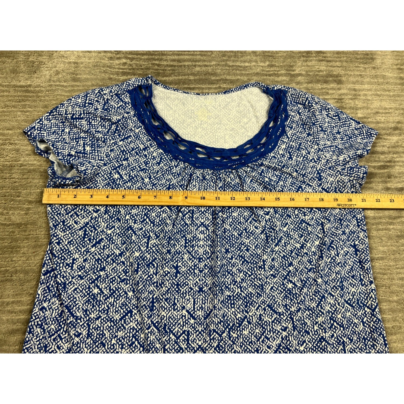 St. John’s Bay Top Womens XL Blue White Geometric Lattice Neck Short Sleeve Tee