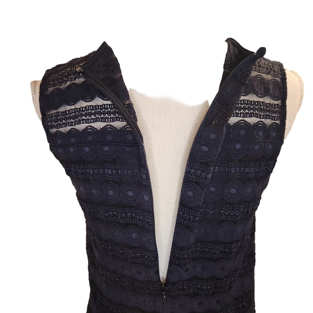 Ann Taylor Navy Blue Lined Lace Sleeveless Shell Top SZ: M versatile Layering