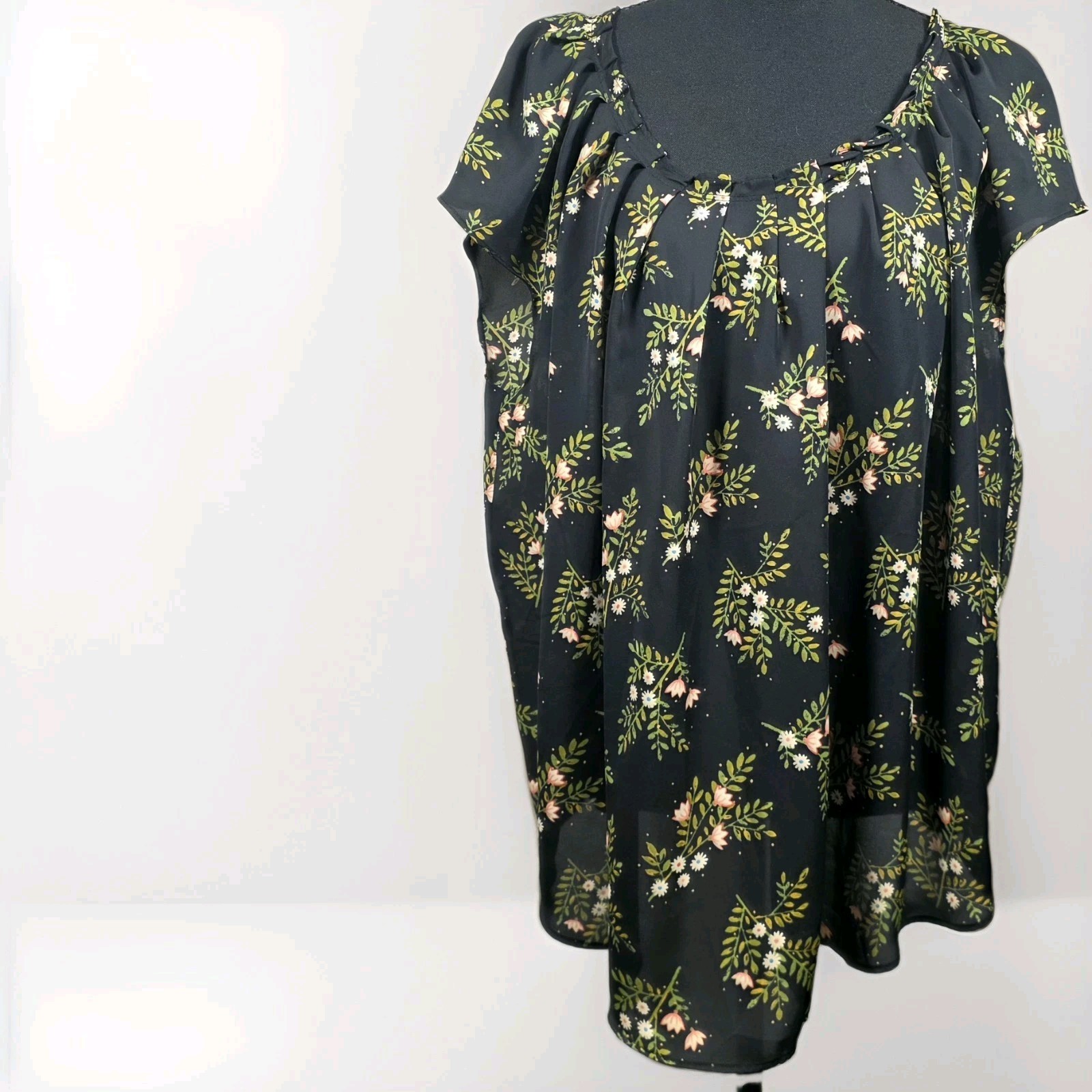 LC Lauren Conrad Women’s Plus 1X Black Floral Tie Neck Blouse Cap Sleeve Top