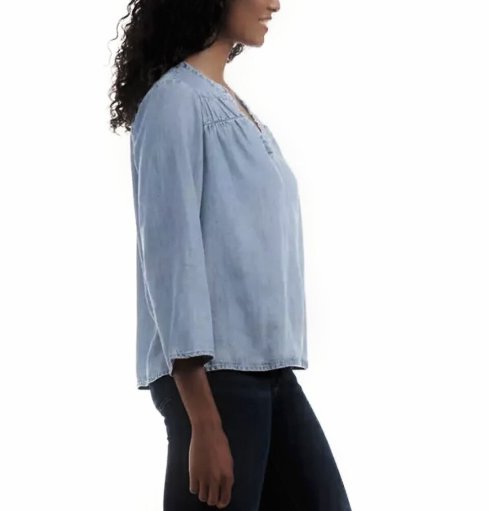 Splendid Ladies’ V-Neck Blouse. Loose Fit, Size M, Color Blue, 100% Lyocell.