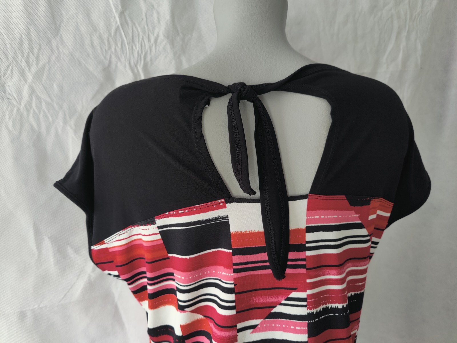 Zoe+Phoebe Black & Red Geometric Cap Sleeve Top Tie Back of Neck Size M