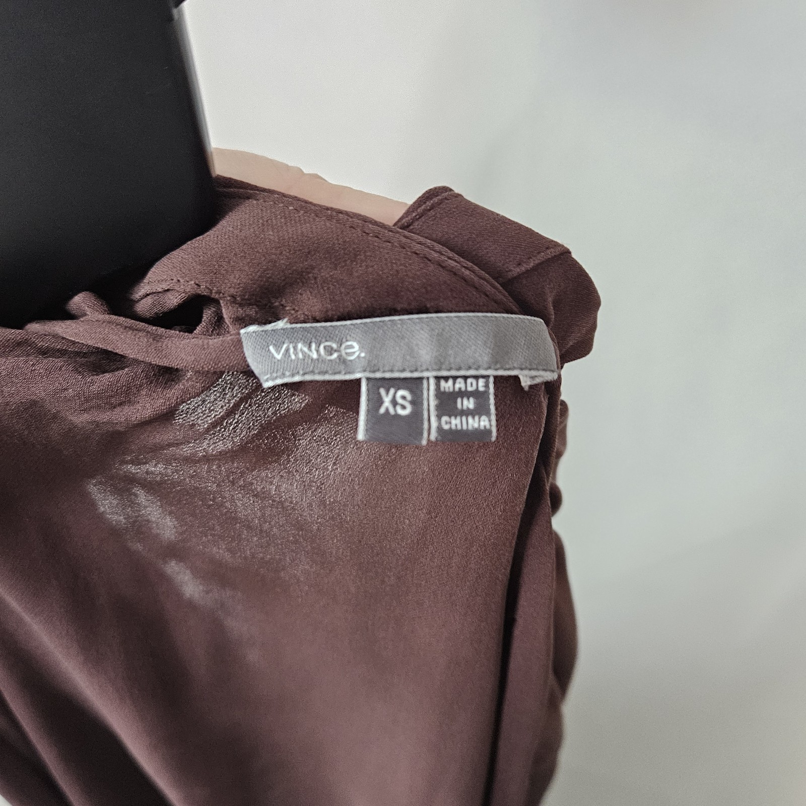 Vince Pleated Front V Neck Cap Sleeve 100% Silk Blouse XS Brown Quiet Luxury