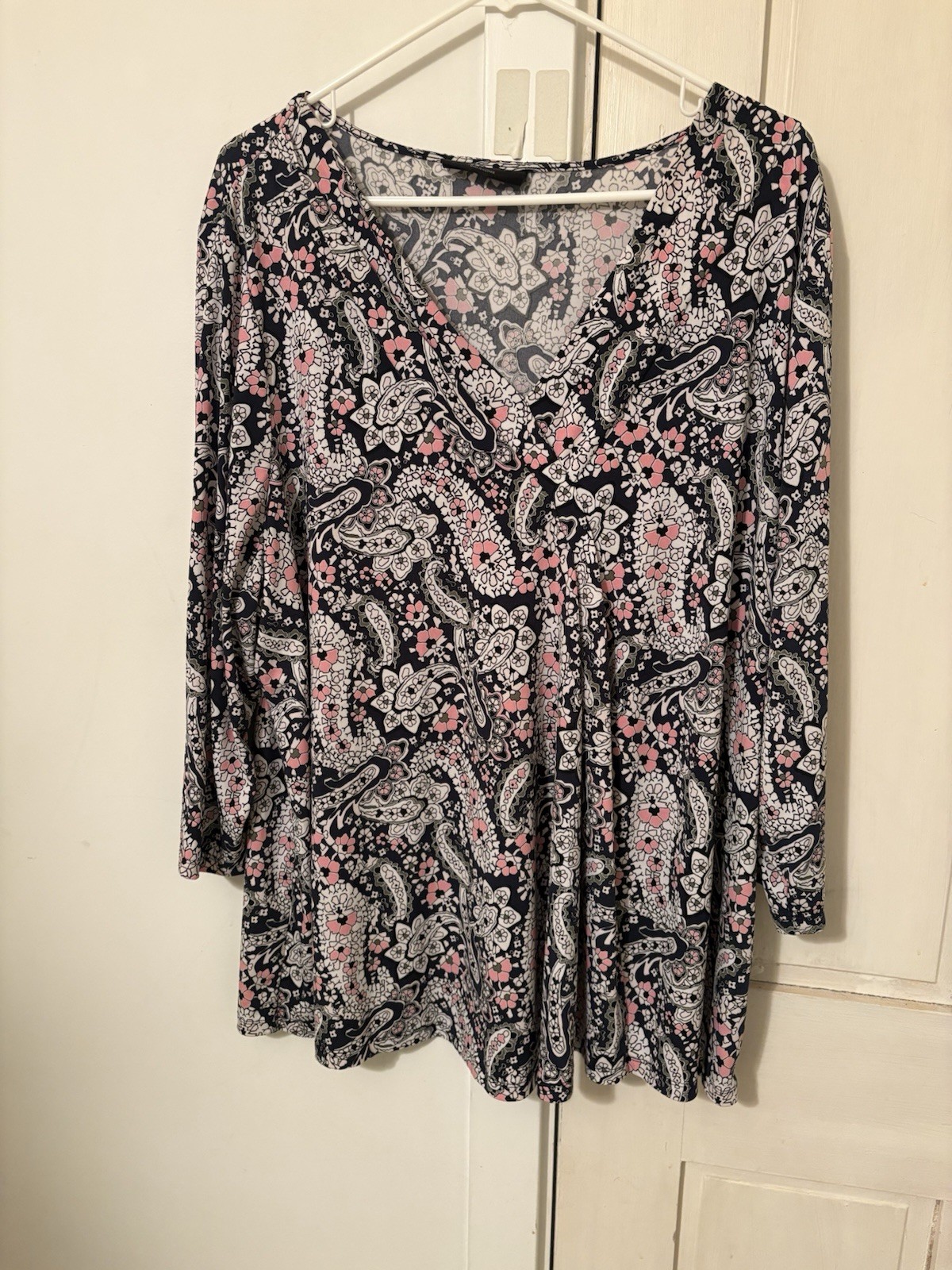 Pre Owned In Excellent Condition- Lane Bryant Navy And Pink Paisley Tunic 22/24