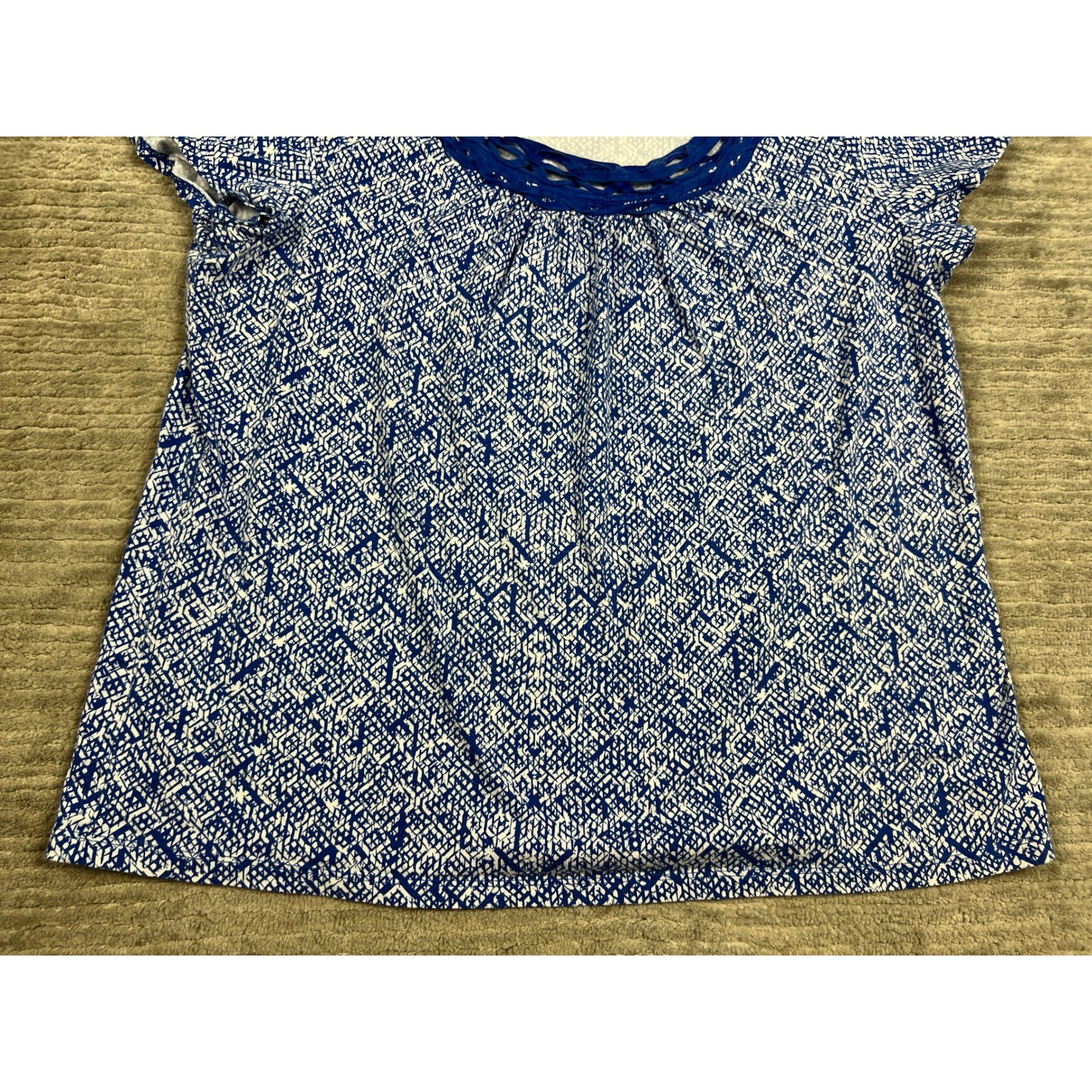 St. John’s Bay Top Womens XL Blue White Geometric Lattice Neck Short Sleeve Tee