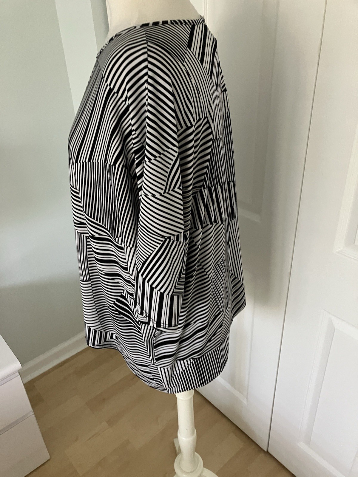 Clara Sun Woo Abstract Black/White Short Sleeve Tunic Top 1X