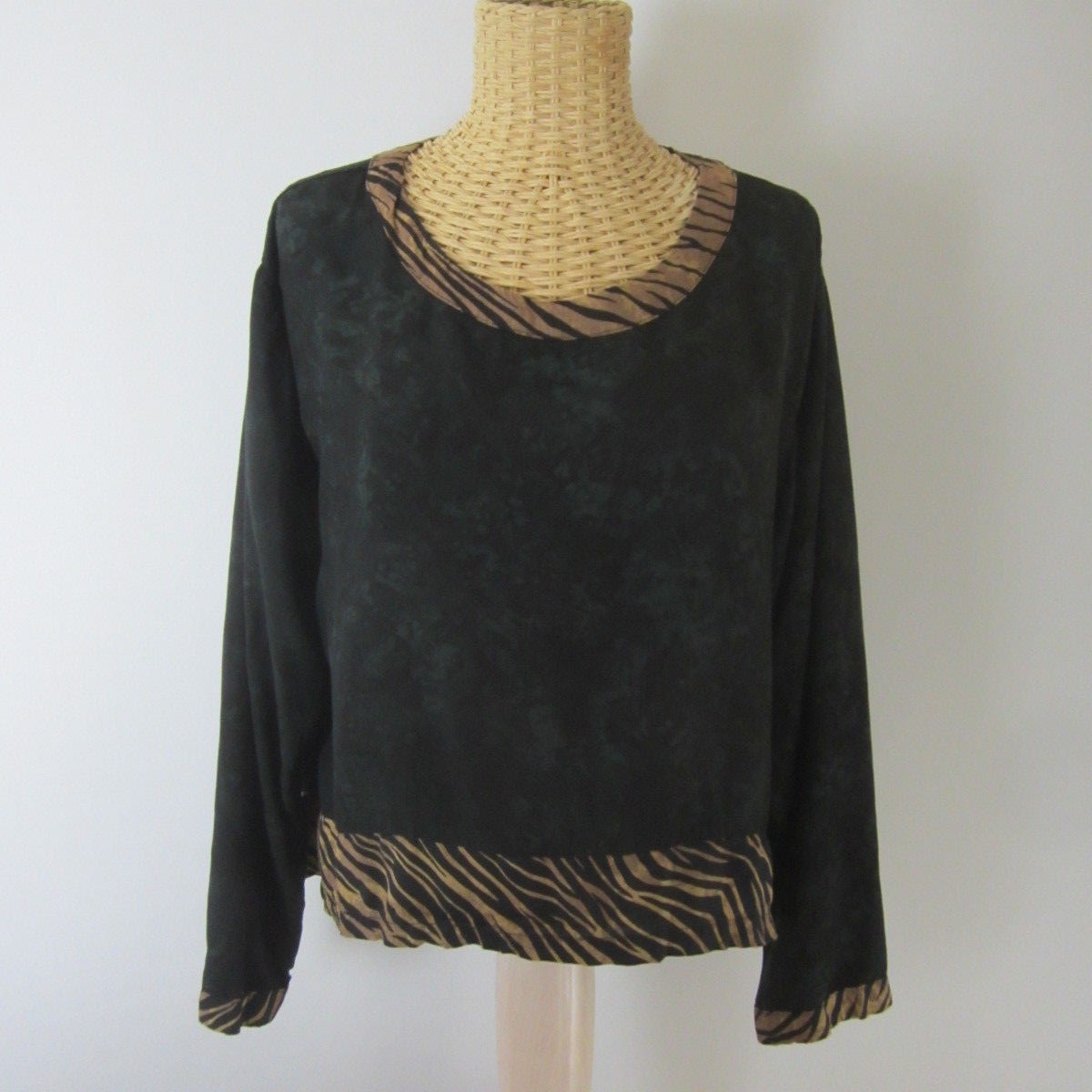 Kupu Kupu by Anama Womens Medium Animal Print Black Rayon 3/4 Sleeve Tunic M