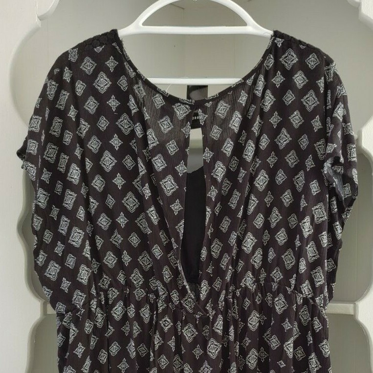 Torrid Blouse Plus Size 2 Black White Lace Insert Keyhole Back Pullover Tunic 2X