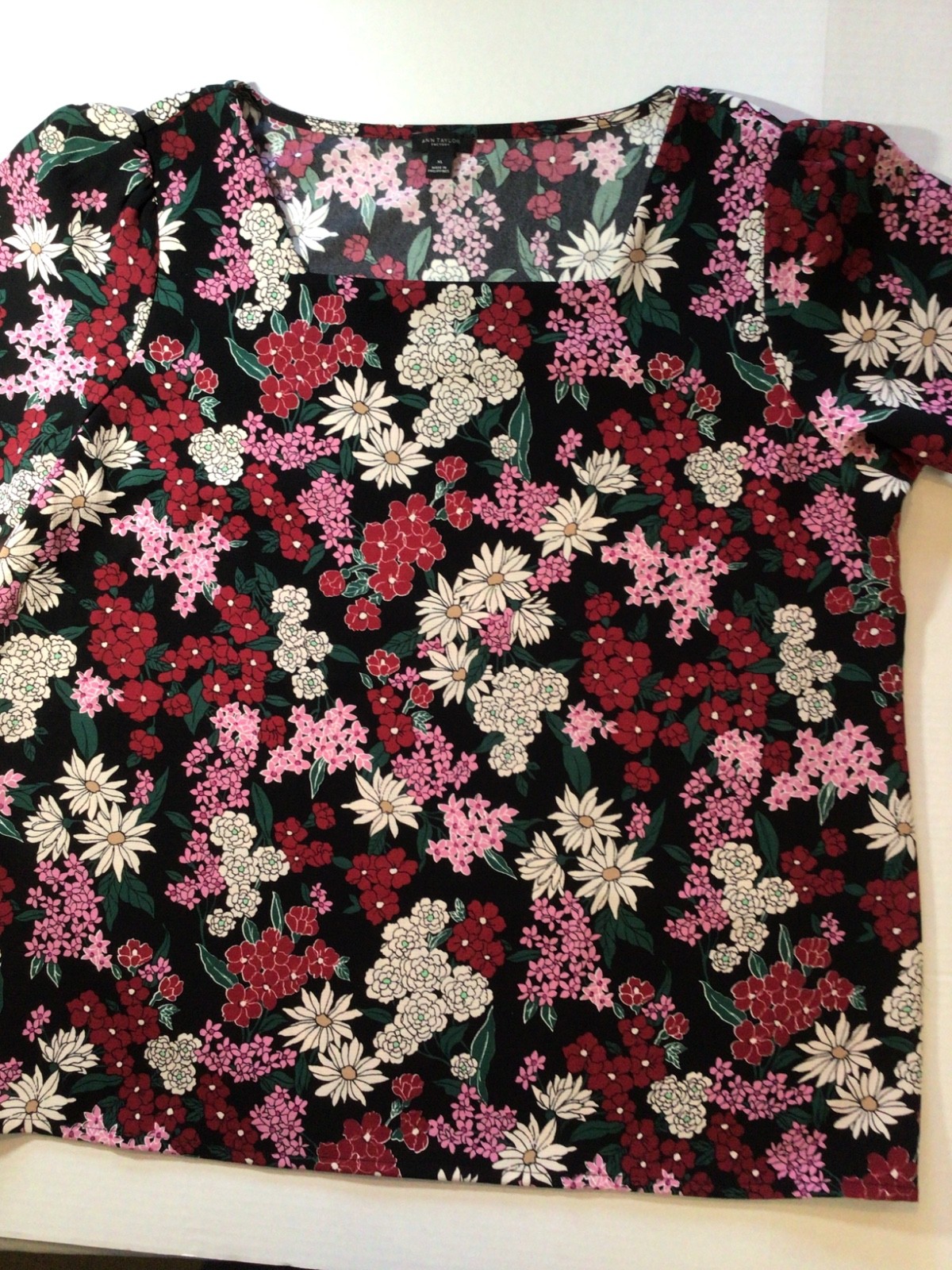 W-XL Bold Floral Blouse Chic Quality Vibrant Dressy Fun Comfy Go-To Favorite