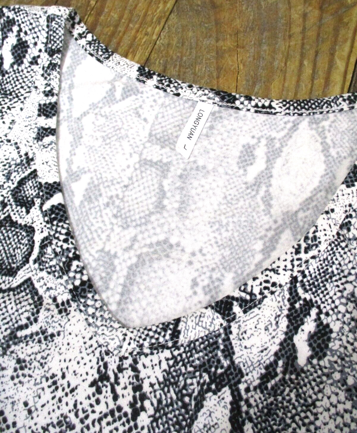 Longyuan B&W Snakeskin Satin Stretch Silky Shell Tank Top Size Large Women EUC