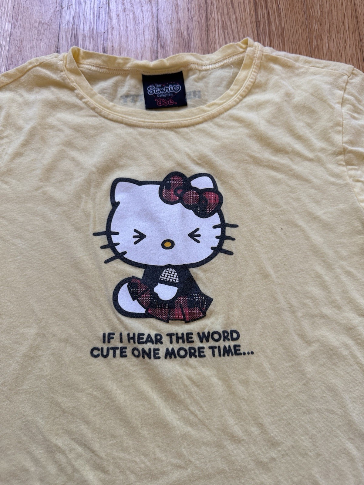 Vintage Y2K 2001 Hello Kitty Sanrio Doe T Shirt Size Large Baby T
