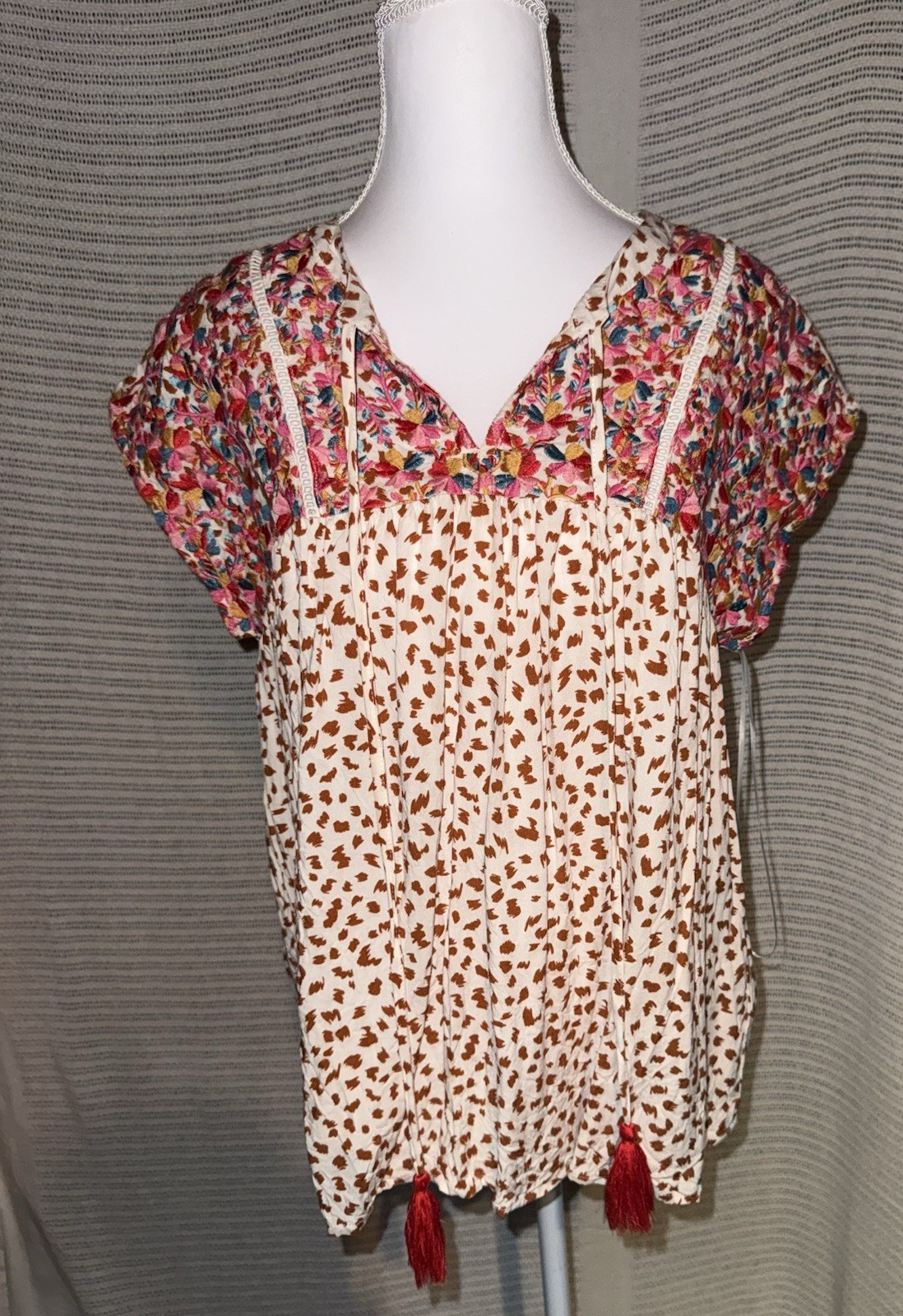 Savanna Jane Beige Multicolor Leopard Animal Print V-Neck Tassel Blouse S