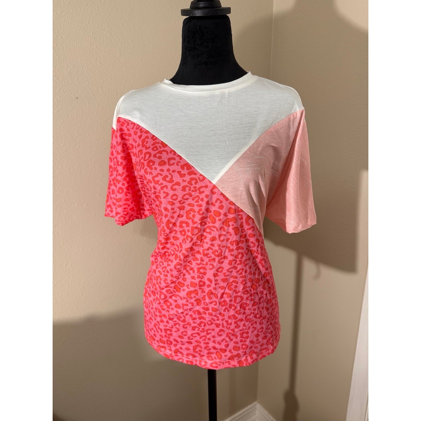 Bright Tri-Color Block Cheetah Tee Pink Fuschia White Lightweight Size Small
