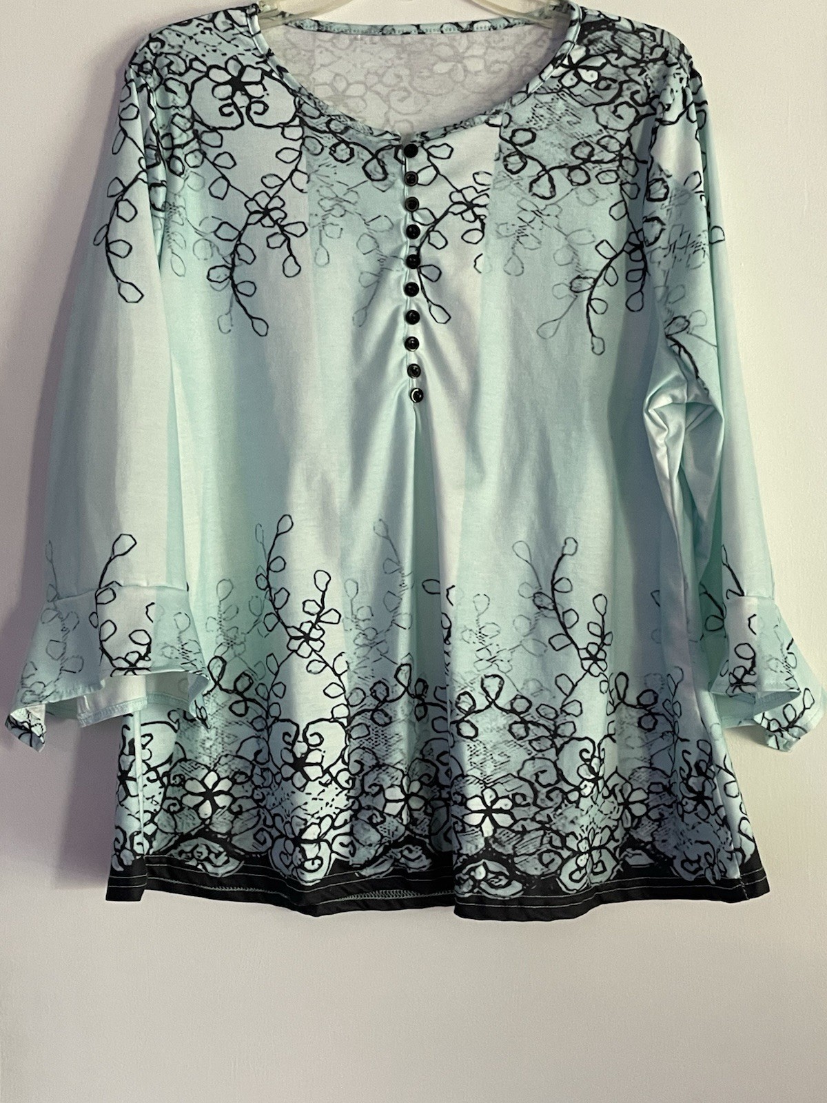 Women’s Lt. Blue/Green Blouse Top with black vine and floral pattern Sz 2XL