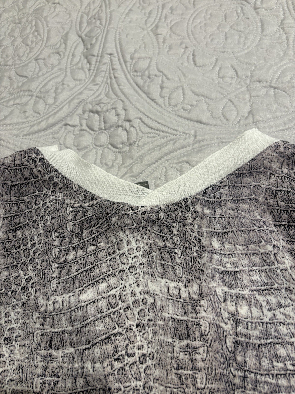 Worthington Women’s Gray White Animal Print V-Neck Sleeveless Tank Top S