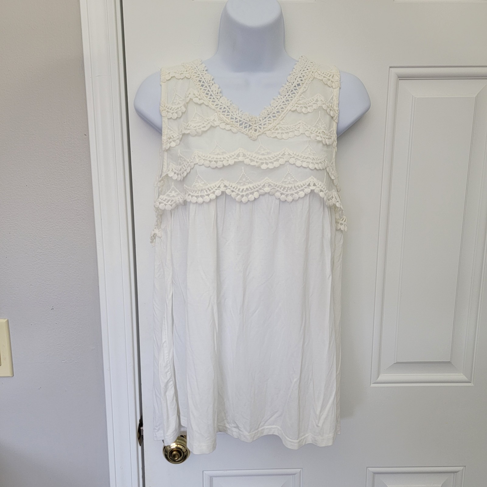 NWT POL White Crochet Lace Tassels Sleeveless Blouse V Neck Summer Size Small