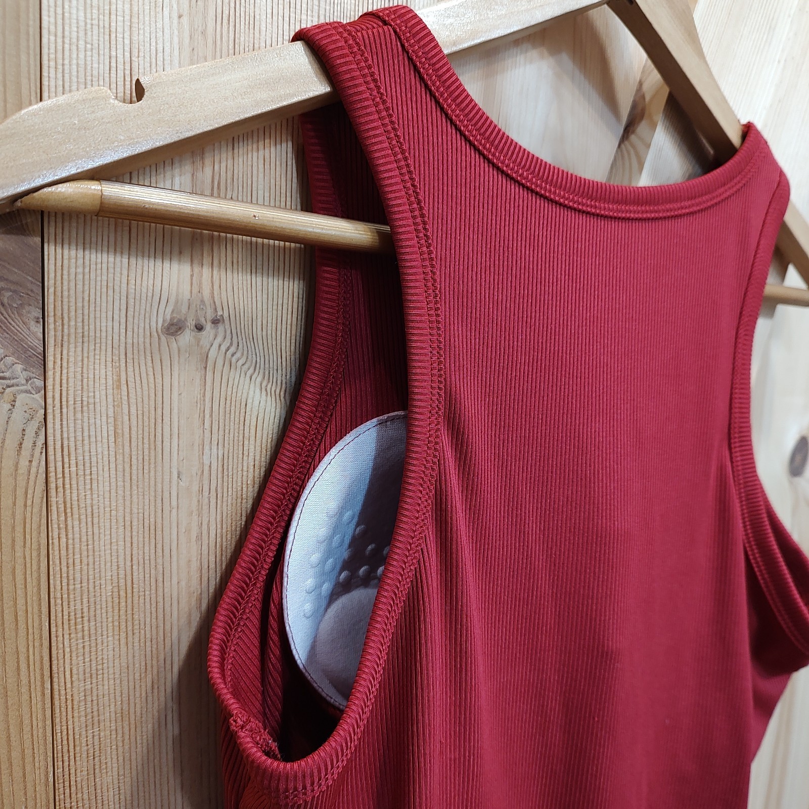 Women Ribbed Stretch Tank Built Bra Sz Small lot of four Red Green Brown Black