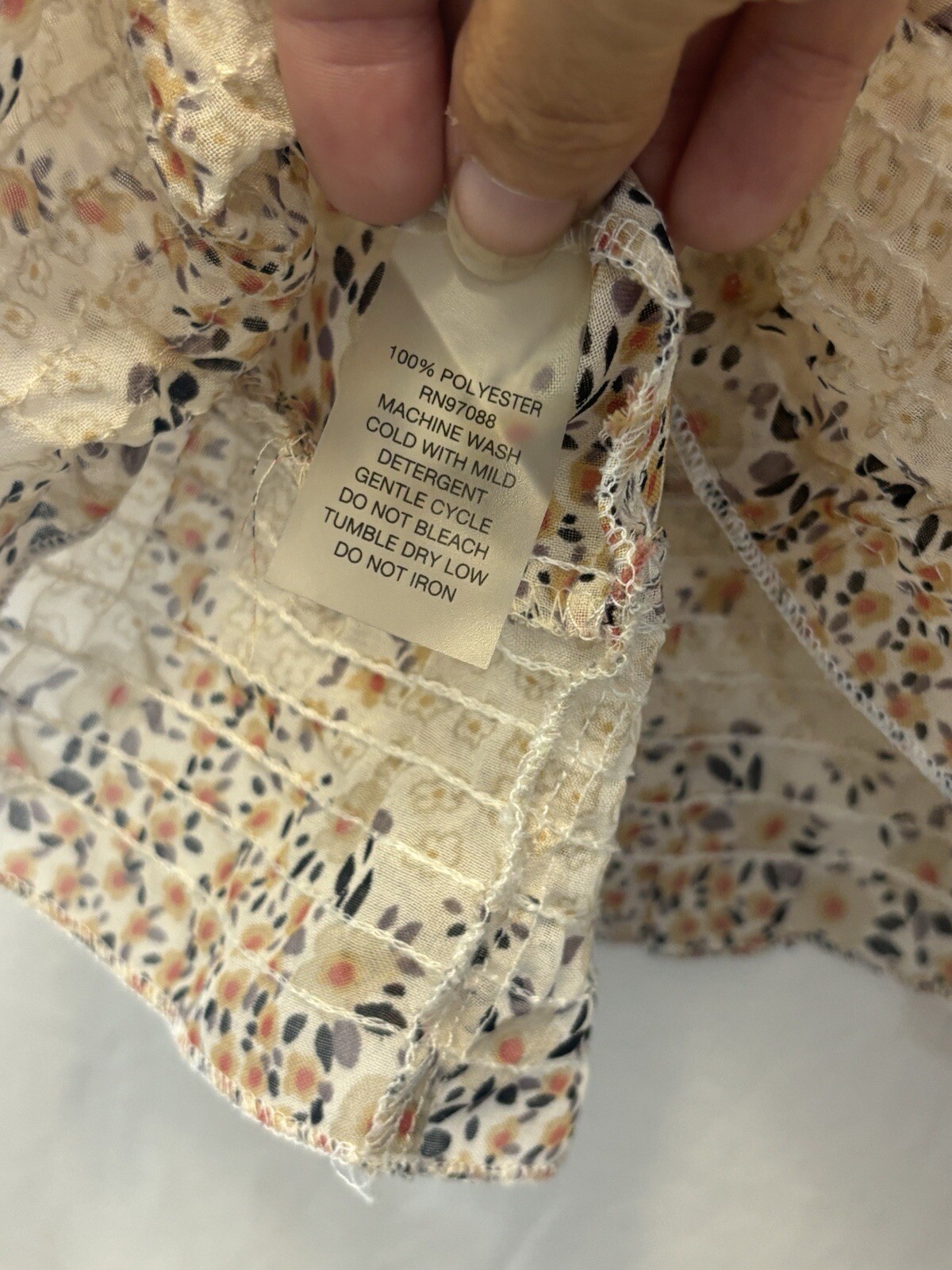 Delia’s Cream Sheer Blouse With Floral Detail Size Medium E25