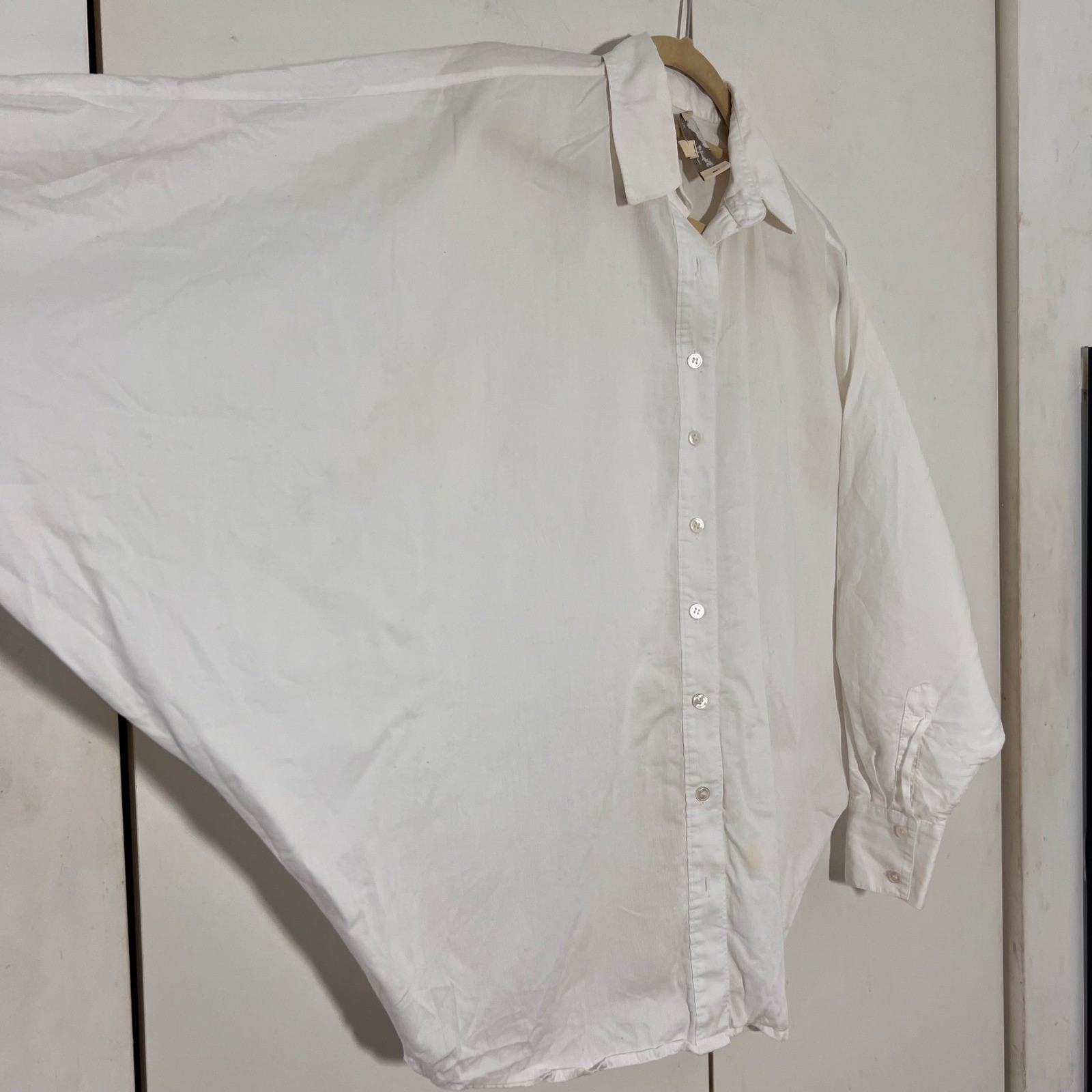 Elizabeth and James Shirt Size XS White Batwing Button up Minimalist Capsule