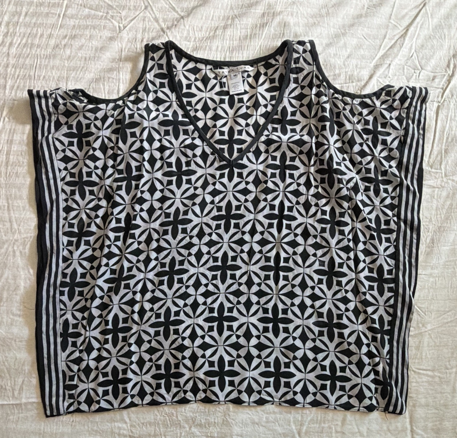 Trina Turk Women’s M Black/White Geometric Cold Shoulder V-Neck Silk Top