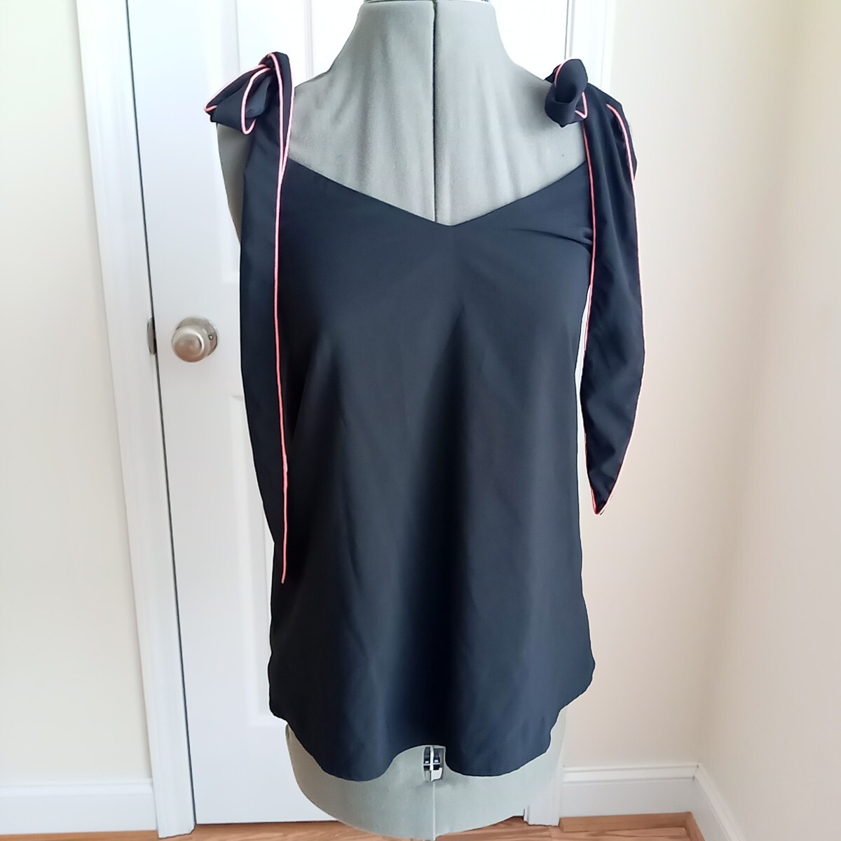 Judith March Womens Black Shirt Bow Top Spaghetti Strap Size Small pink & black