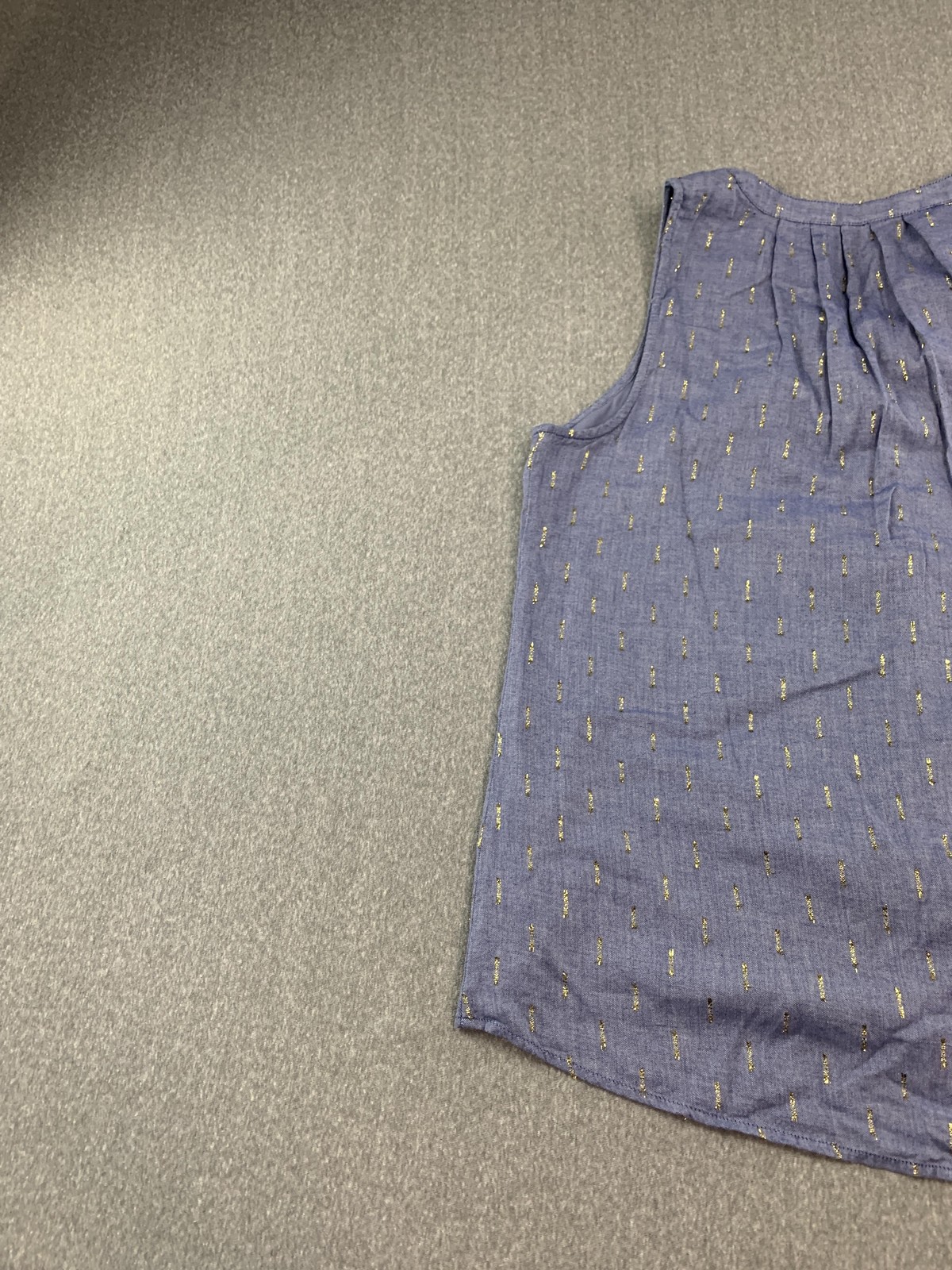 Crown & Ivy Blouse Womens Medium Blue Chambray Sleeveless Henley Glitter Top