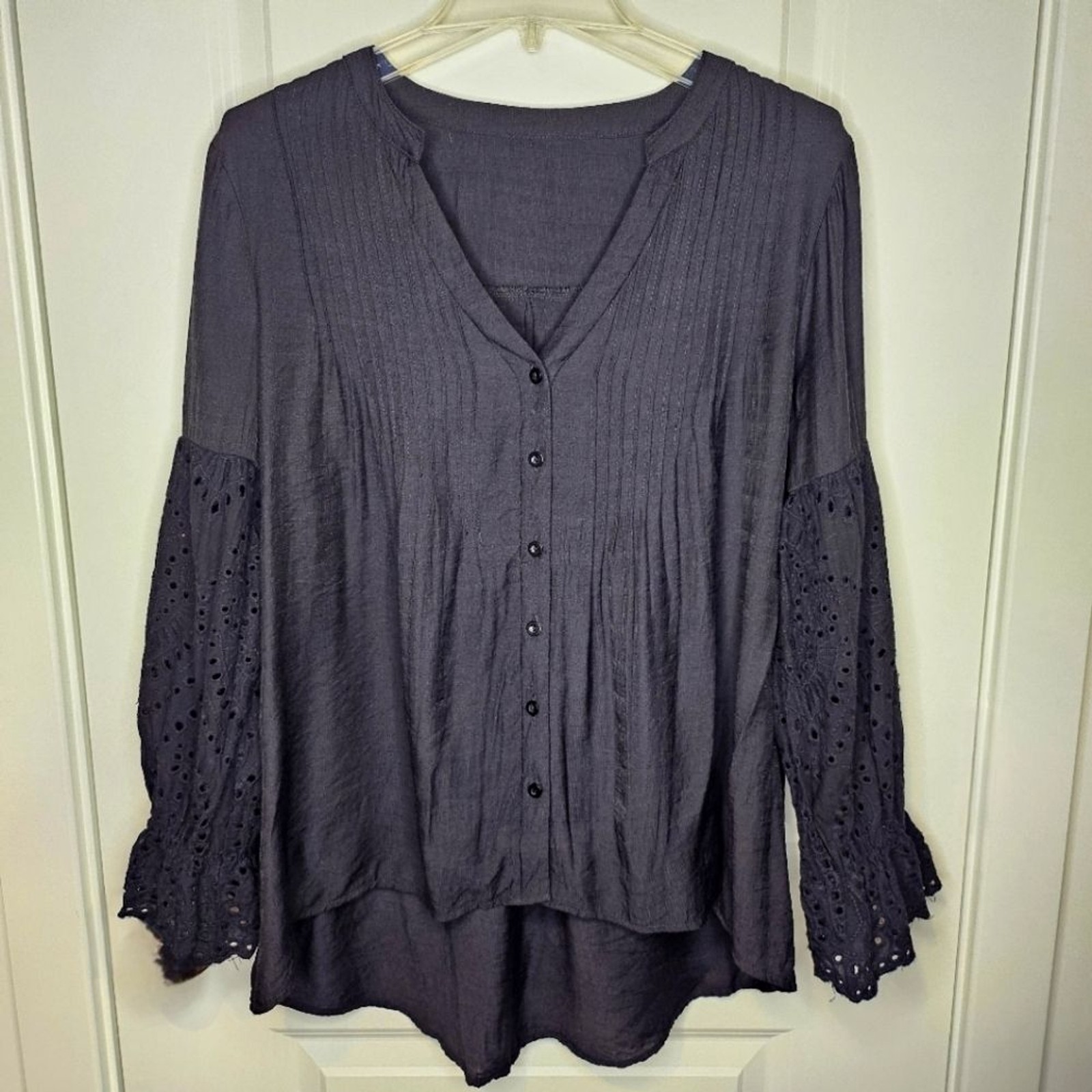 Black Eyelet Balloon Bell Long Sleeve Button V-Neck Pleated Tunic Blouse M Boho