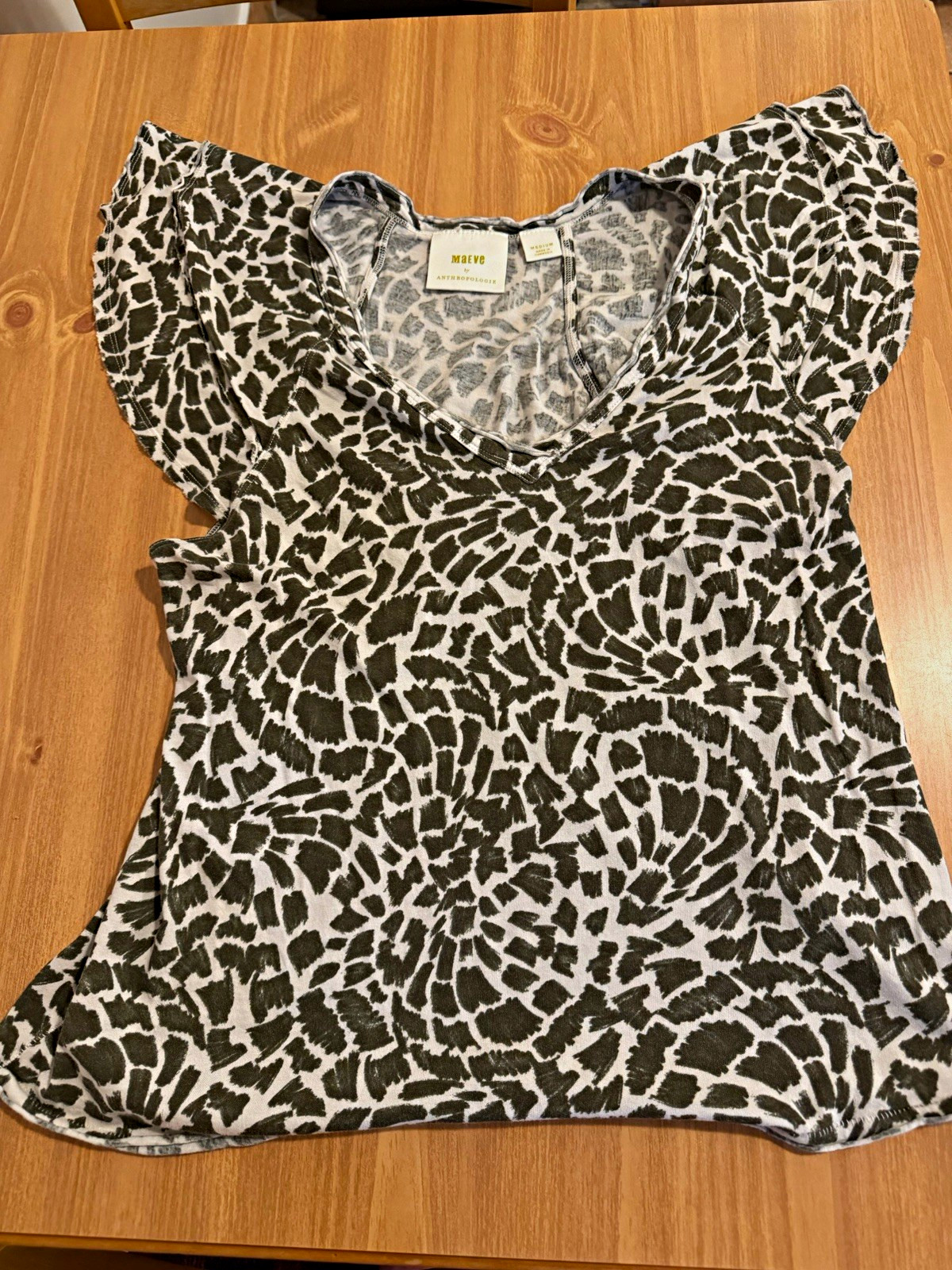 Maeve by Anthropologie Black White Animal Print Knit V-Neck Flutter Top M