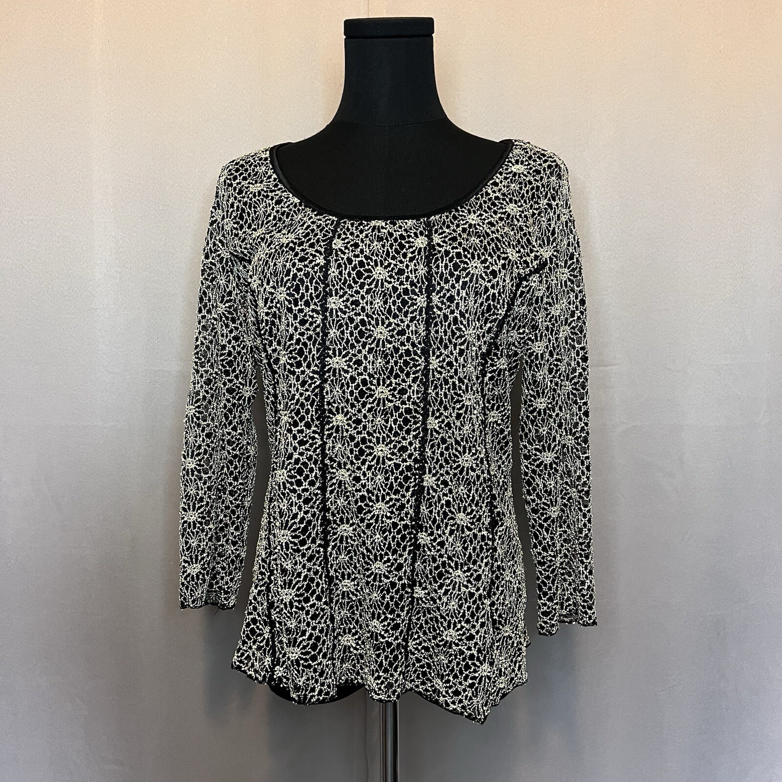 Vtg Dressbarn Woman M Black & Beige Floral Lace Partially Lined 3/4 Sleeve Top