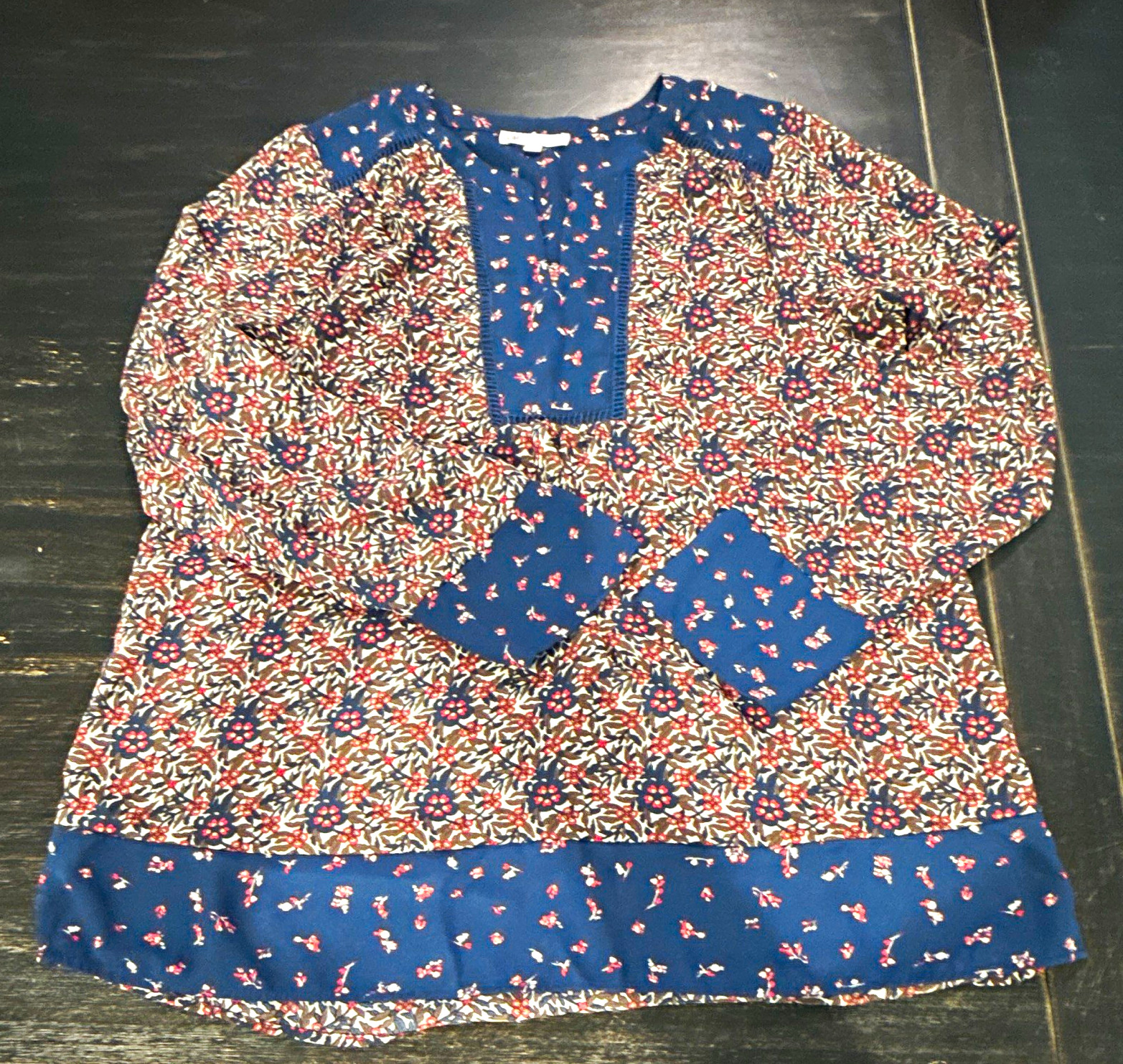 DR2 Women’s M Blue/Red/White Floral V-Neck Long Sleeve Pullover Blouse