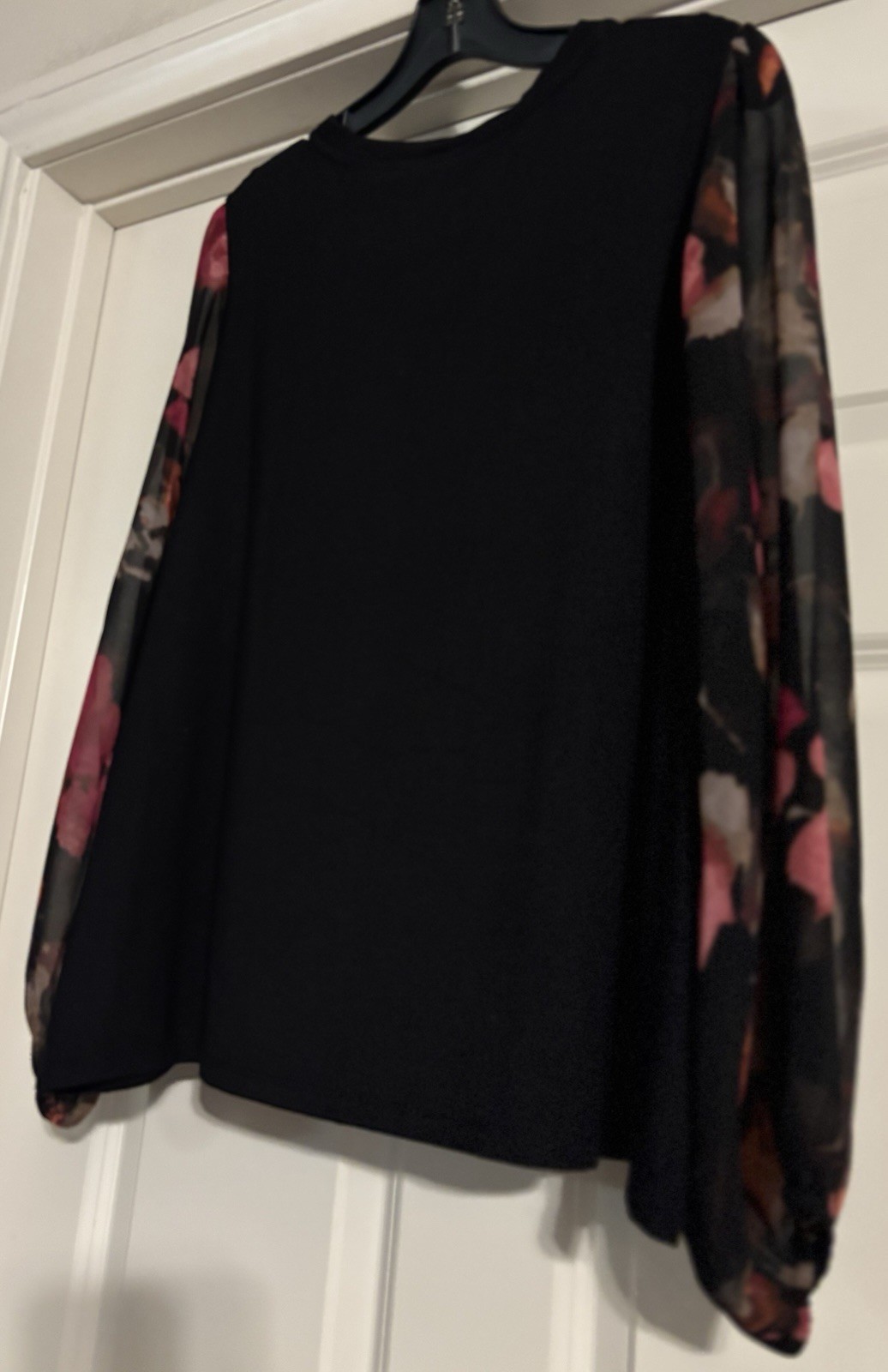 $88 T Tahari Mixed Media Floral Chiffon Sleeve Size 1X Black Knit Jersey Blouse