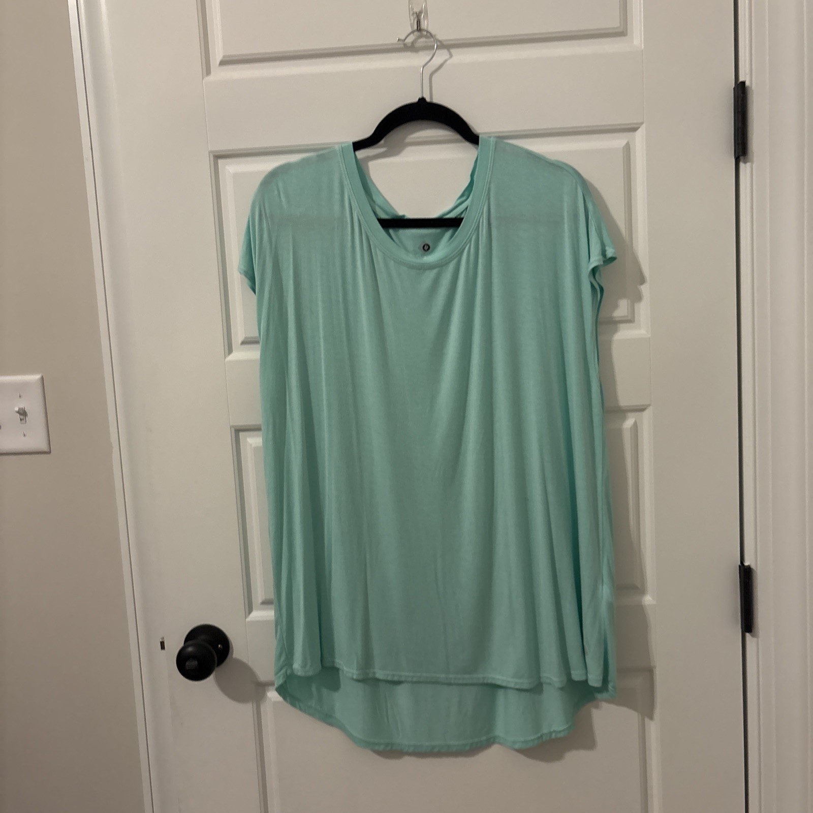Lularoe Tenacious Relaxed Workout T Retail $36 – 1X – Item1012