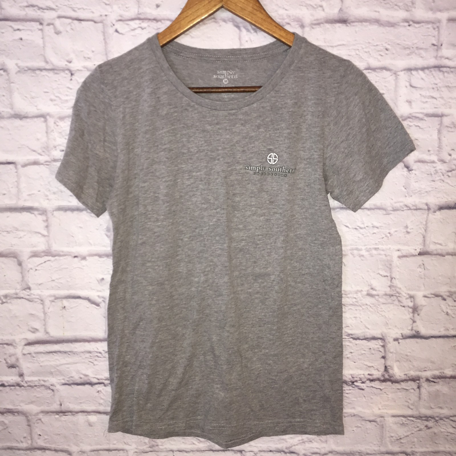 Simply Southern t shirt women’s size M gray Hilton Head Island graphic tee