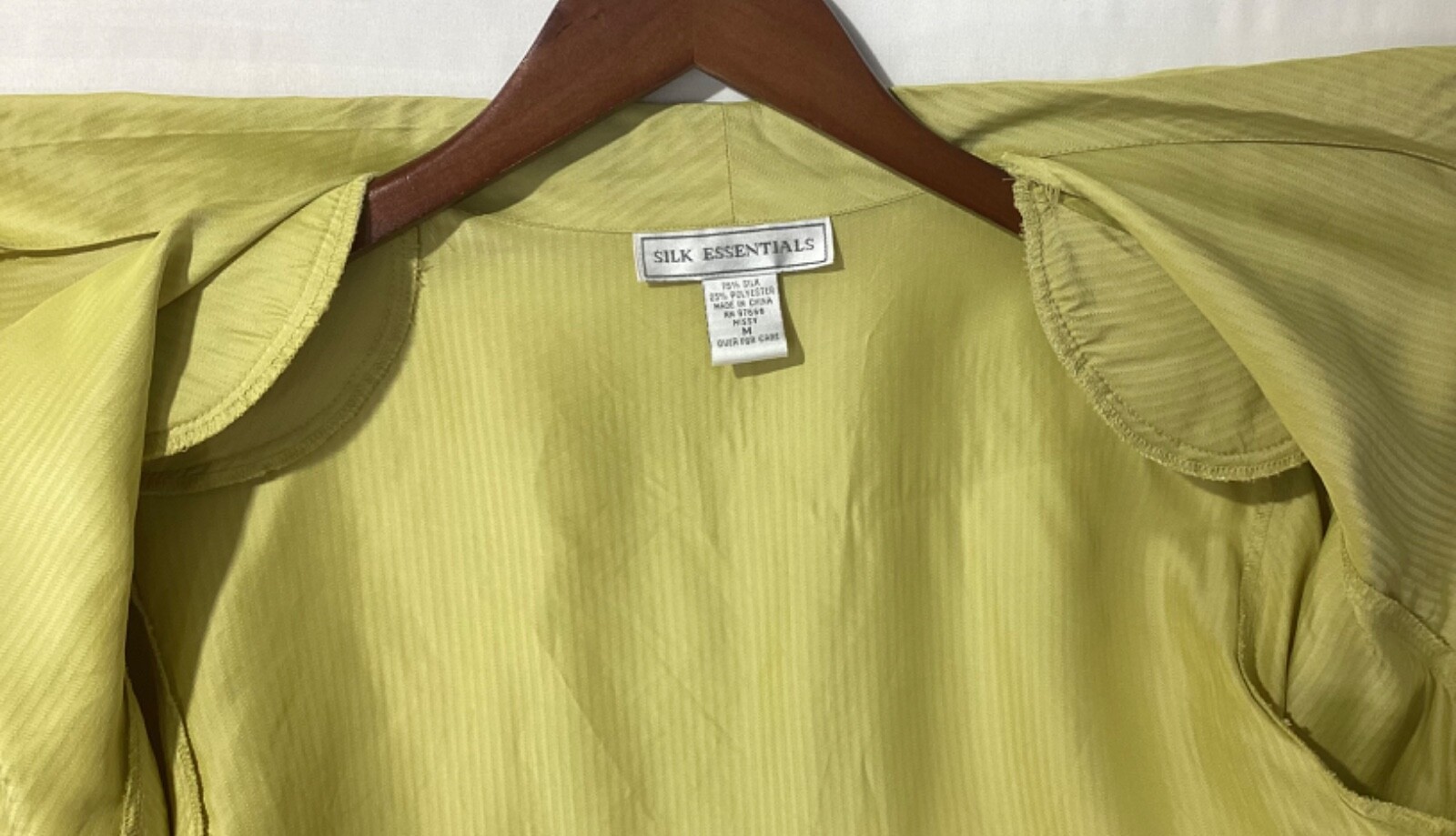 Silk Essentials Size M Women’s Blouse Silk/Polyester Lime Green Long Sleeves