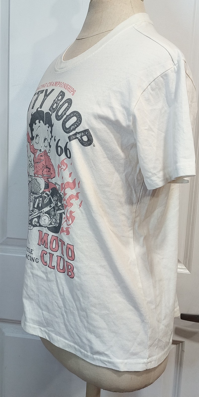 Betty Boop Moto Club Racing Women’s Graphic T Shirt Size M Cream Short Sleeve
