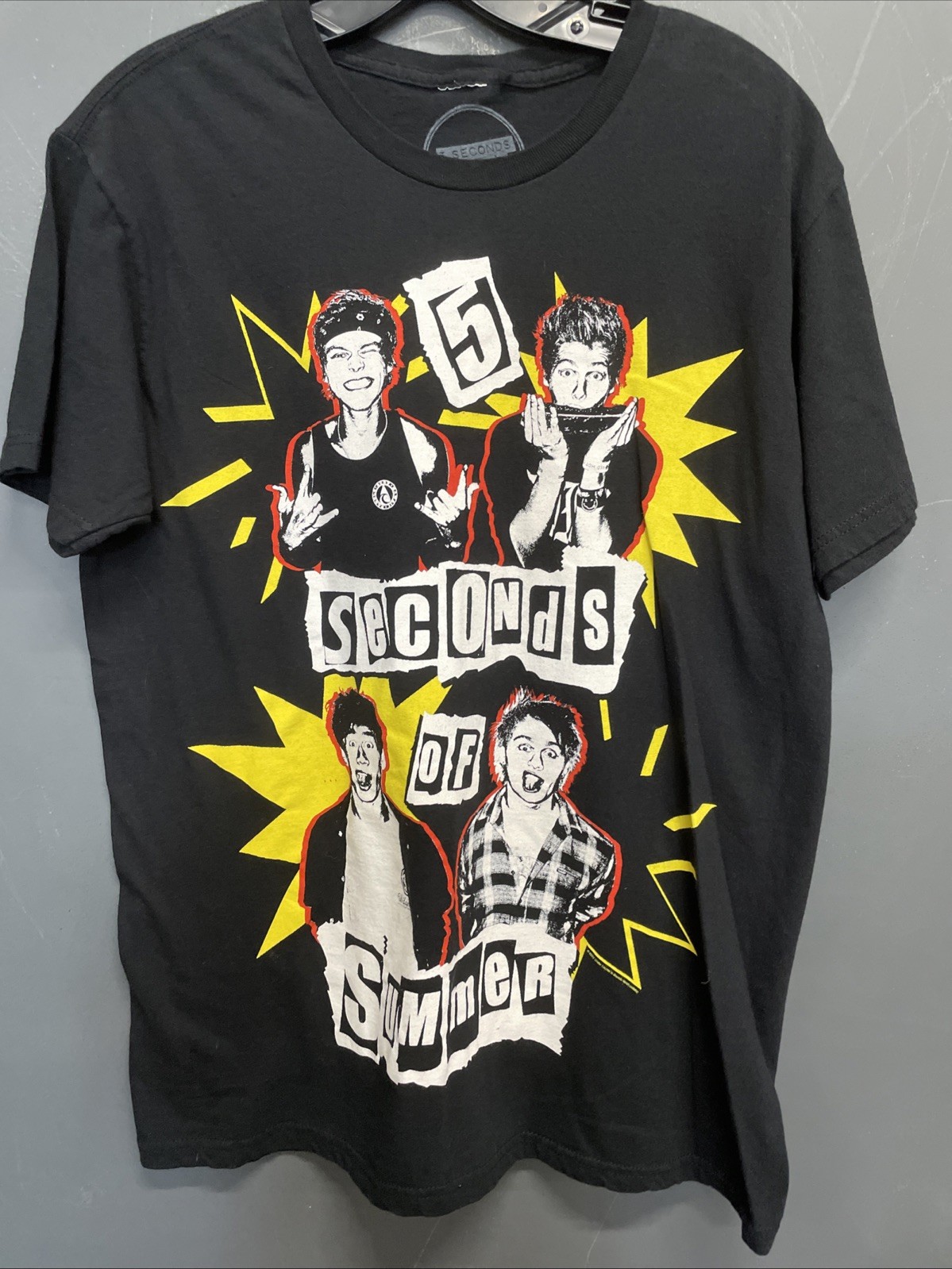 Five (5) Seconds of Summer Black Short Sleeve Band T-Shirt Size Medium