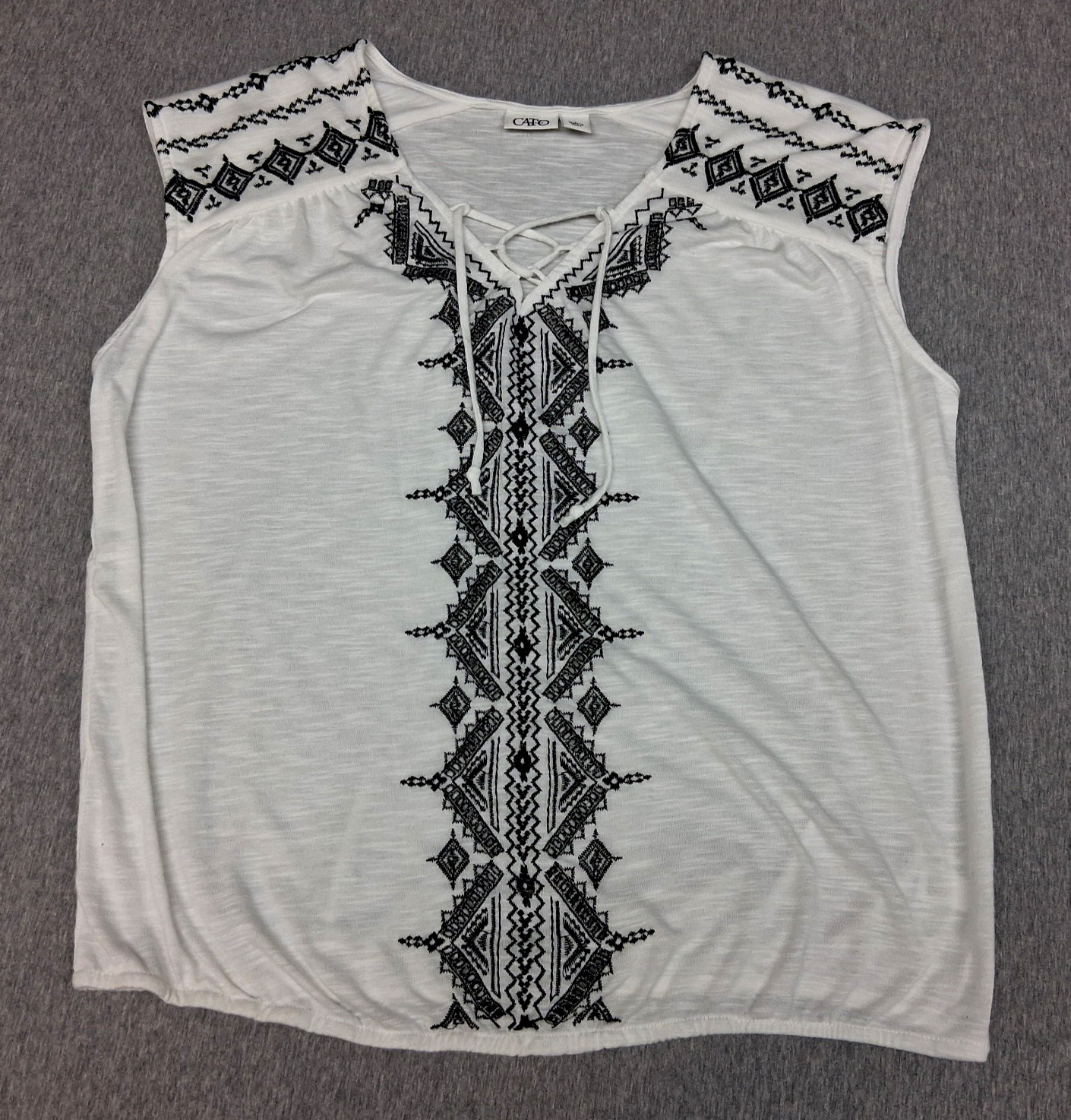 Cato Embroidered Tie At Chest Women’s Top Black & White Sleeveless~LG
