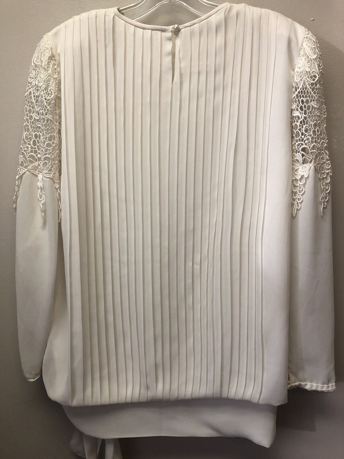 Vintage In the Mood Women 12 Ivory Long Sleeve Lace trim Pleated Tie Side Blouse