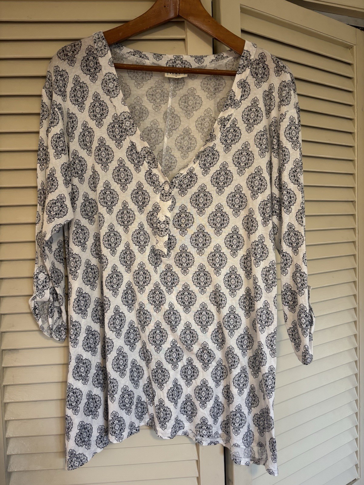 H.I.P Brand Women’s M Shirt Tunic Floral White Roll Tab Sleeve Top Lightweight