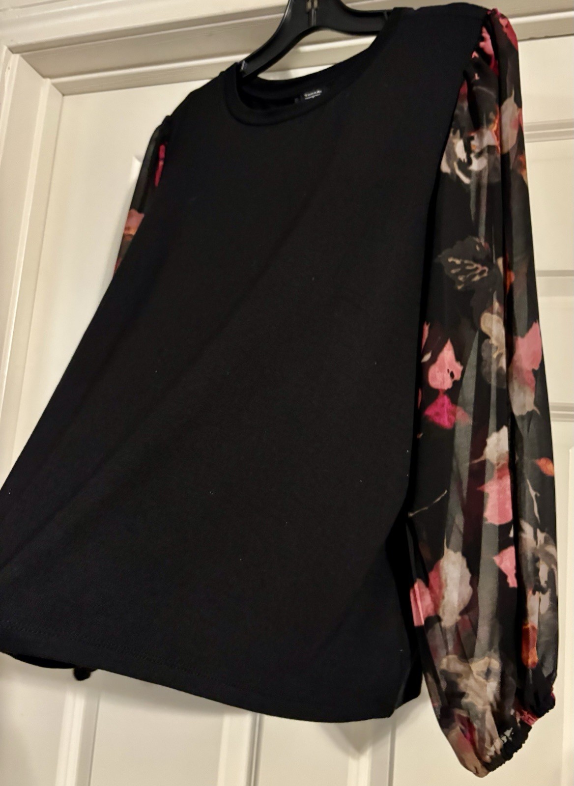 $88 T Tahari Mixed Media Floral Chiffon Sleeve Size 1X Black Knit Jersey Blouse