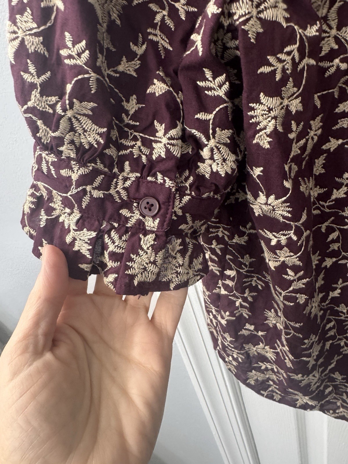 Ann Taylor Medium Embroidered Cotton Blouse Burgundy Floral Ruffle Neck Boho