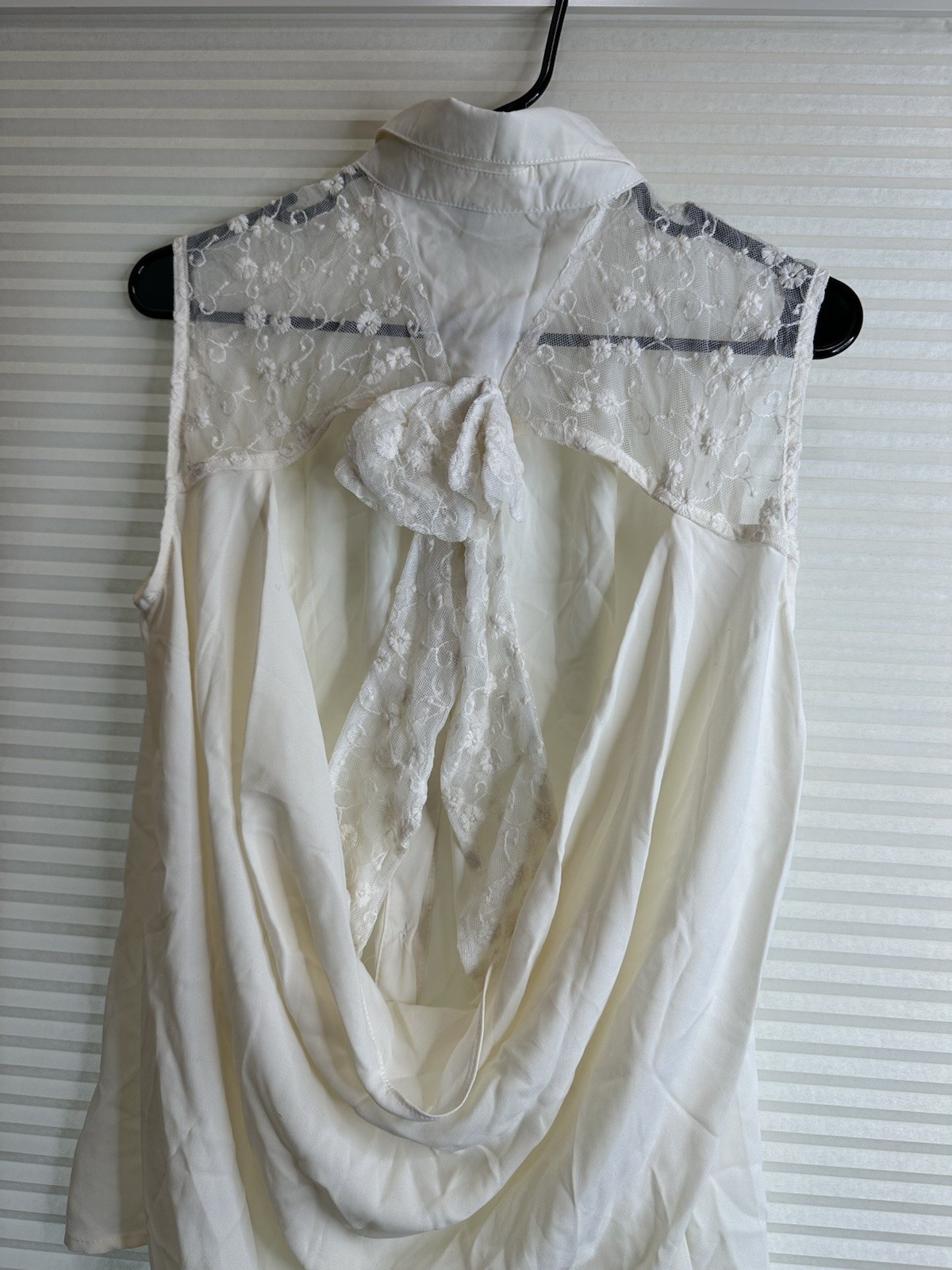 Mono B Cream Lace Blouse With Button Up Front And Tie Back Detail Sz Large